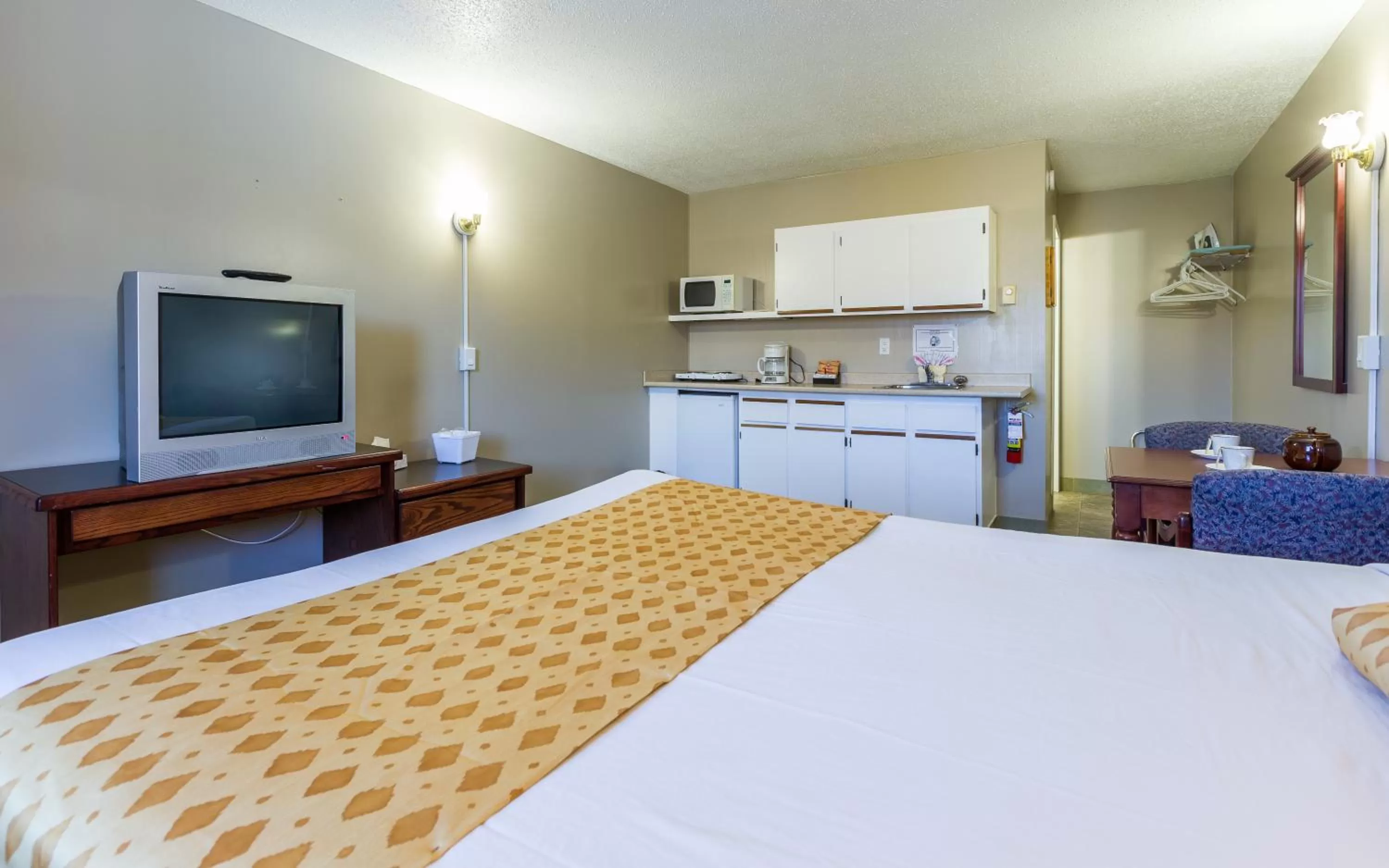 Double Room in Oasis Inn