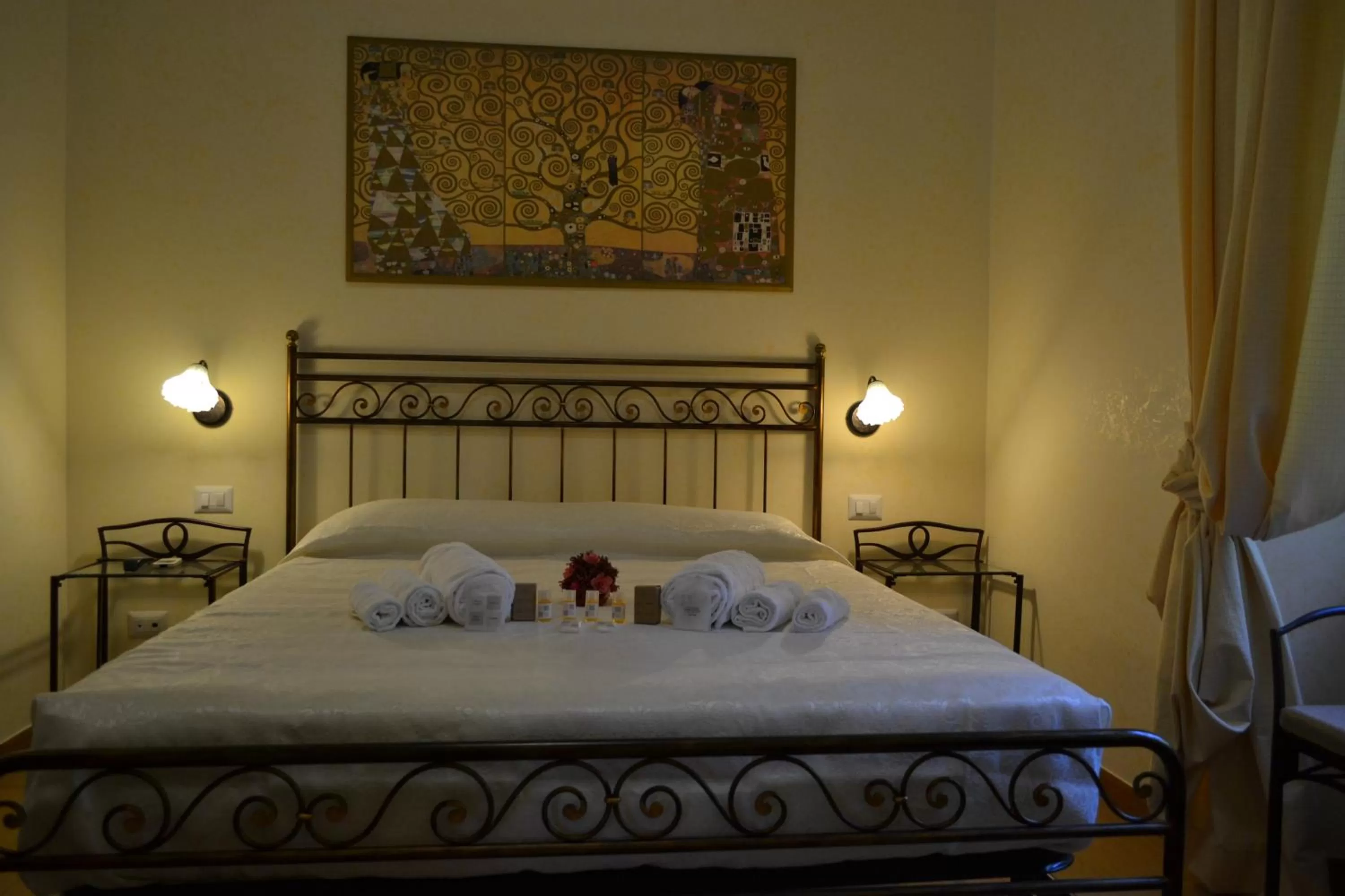 Bed in Tucci's Roma Guest House