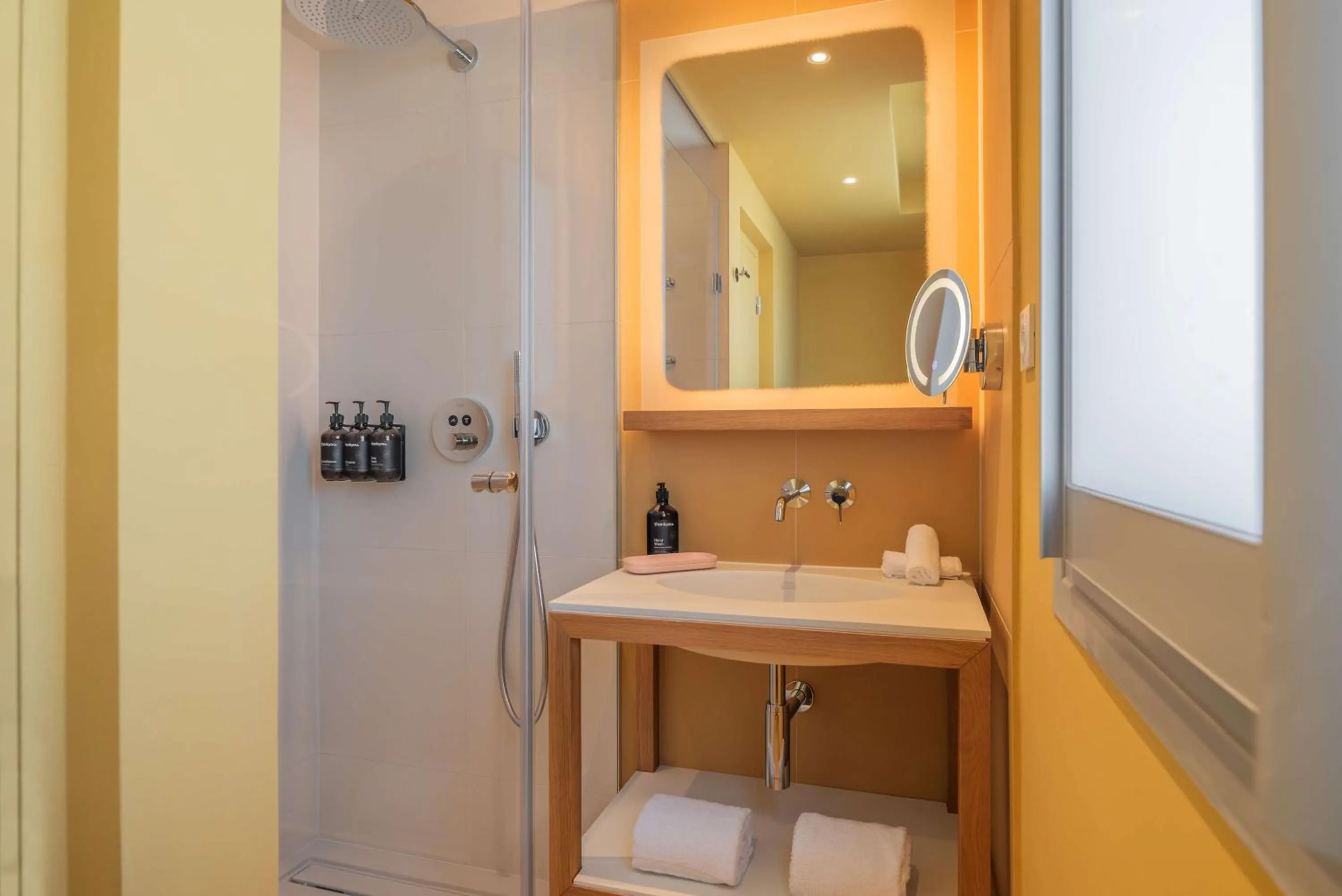 Shower in Canopy by Hilton Cannes