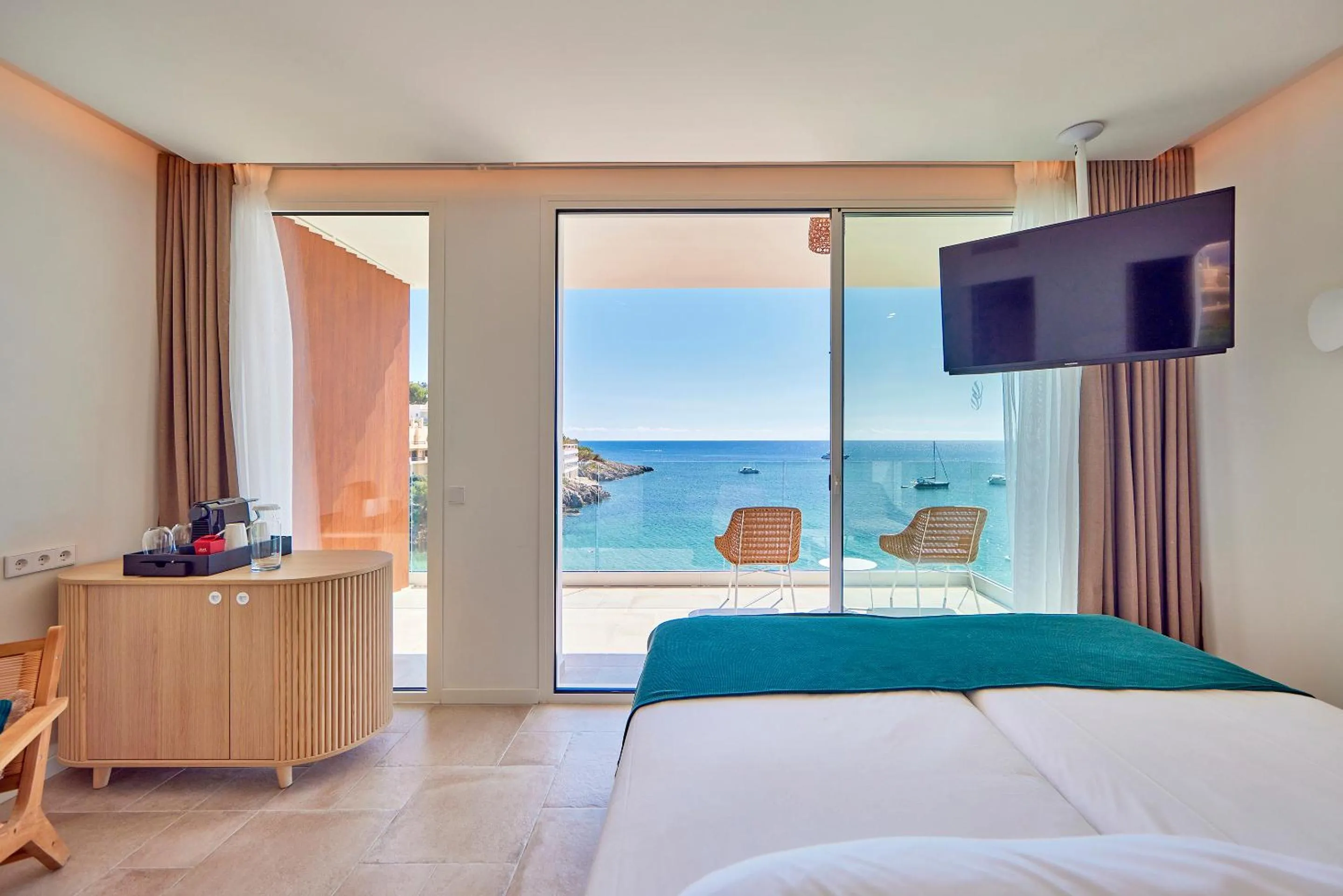 Bed in Universal Hotel Aquamarin