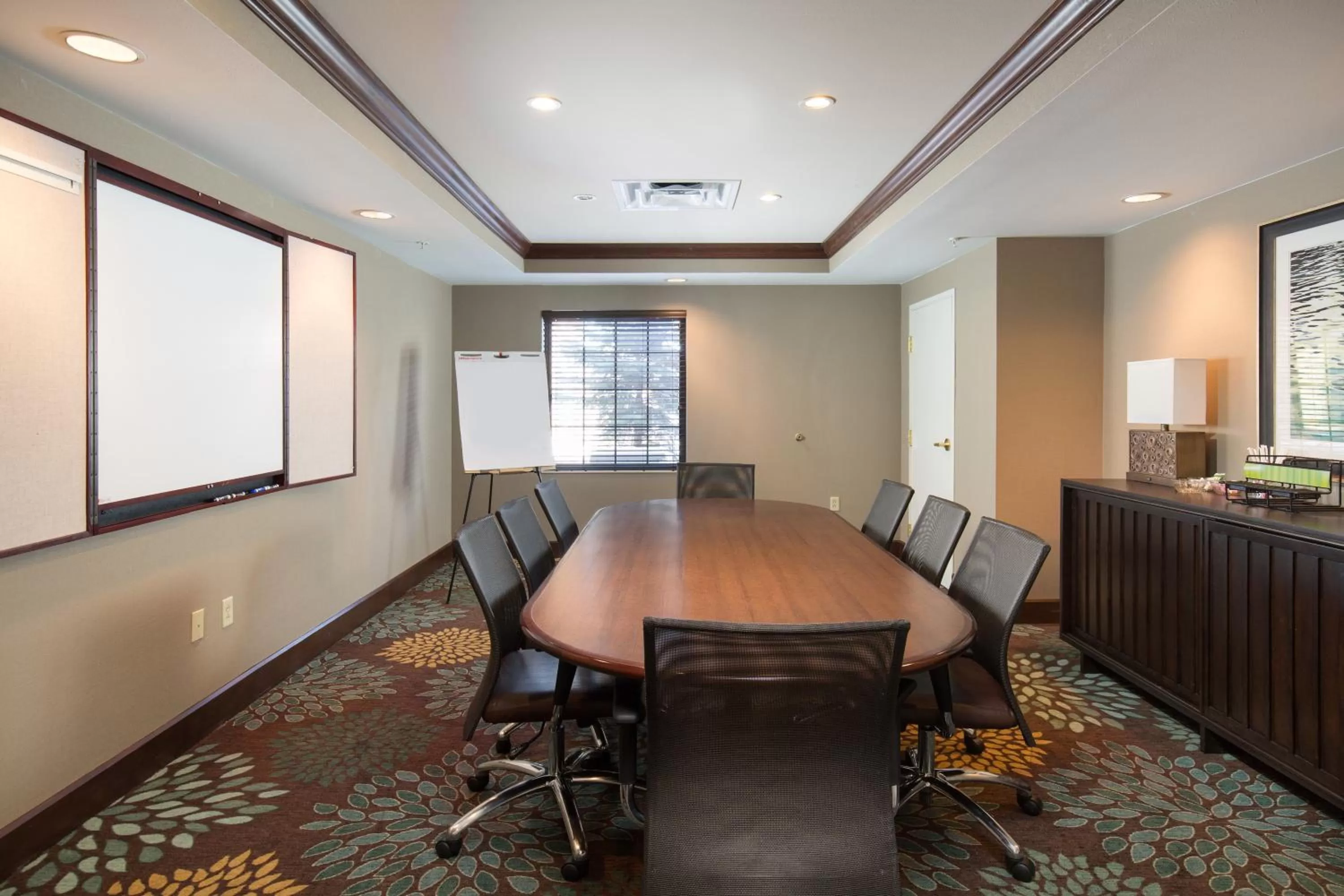 Meeting/conference room in Staybridge Suites Toledo/Maumee by IHG