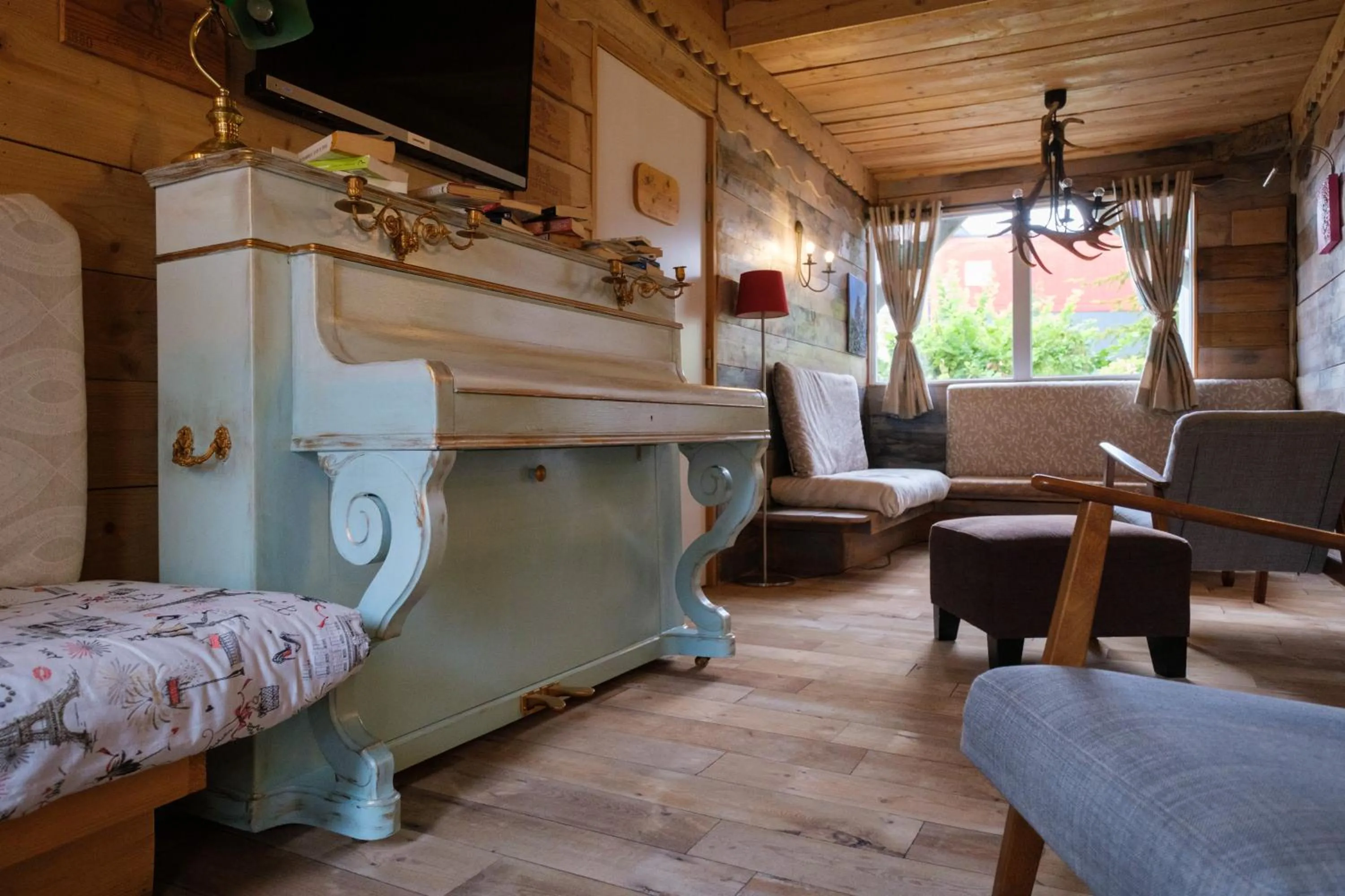 Decorative detail in Cit'Hotel Le Montreal