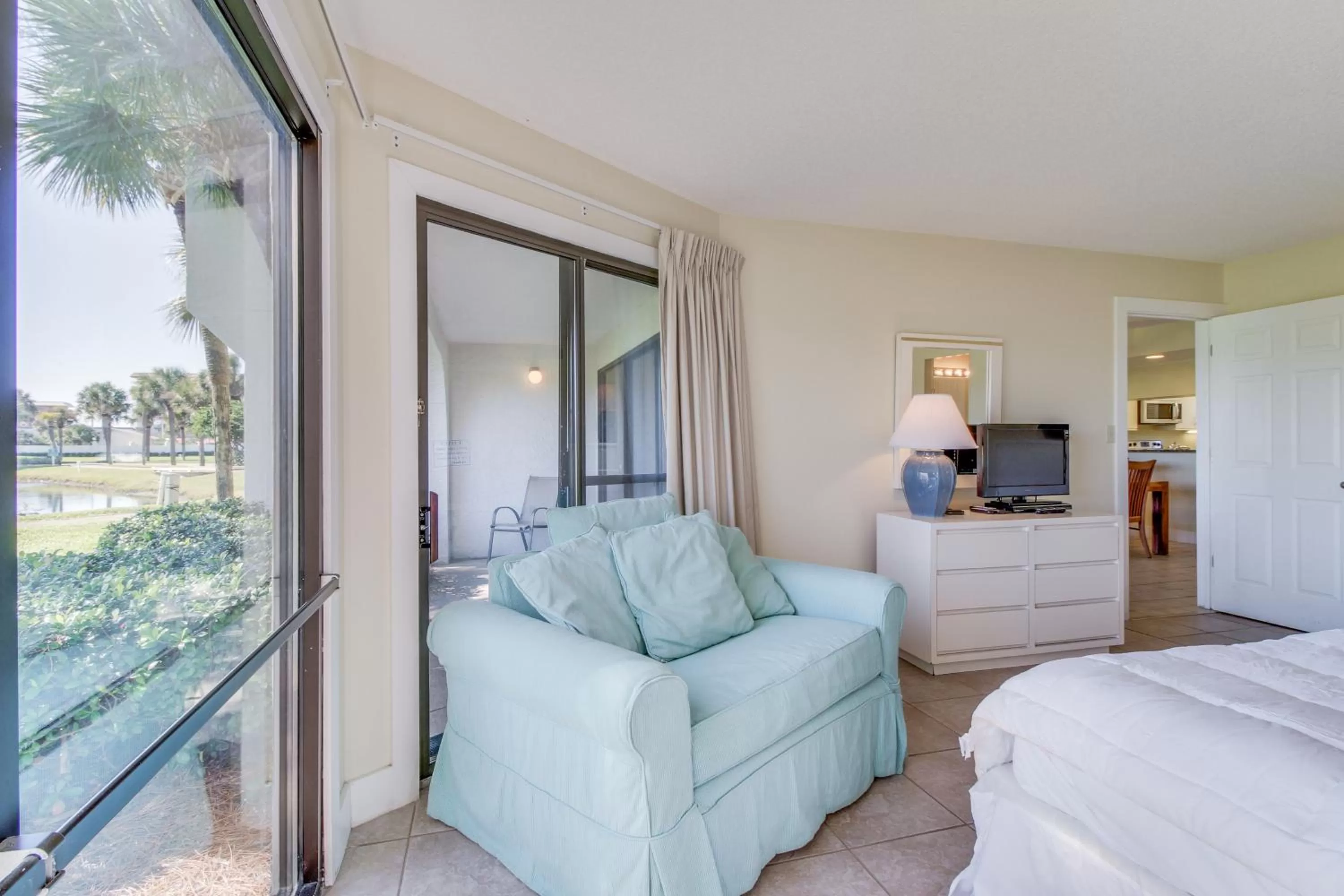 Seating Area in Edgewater Golf Villa #1206