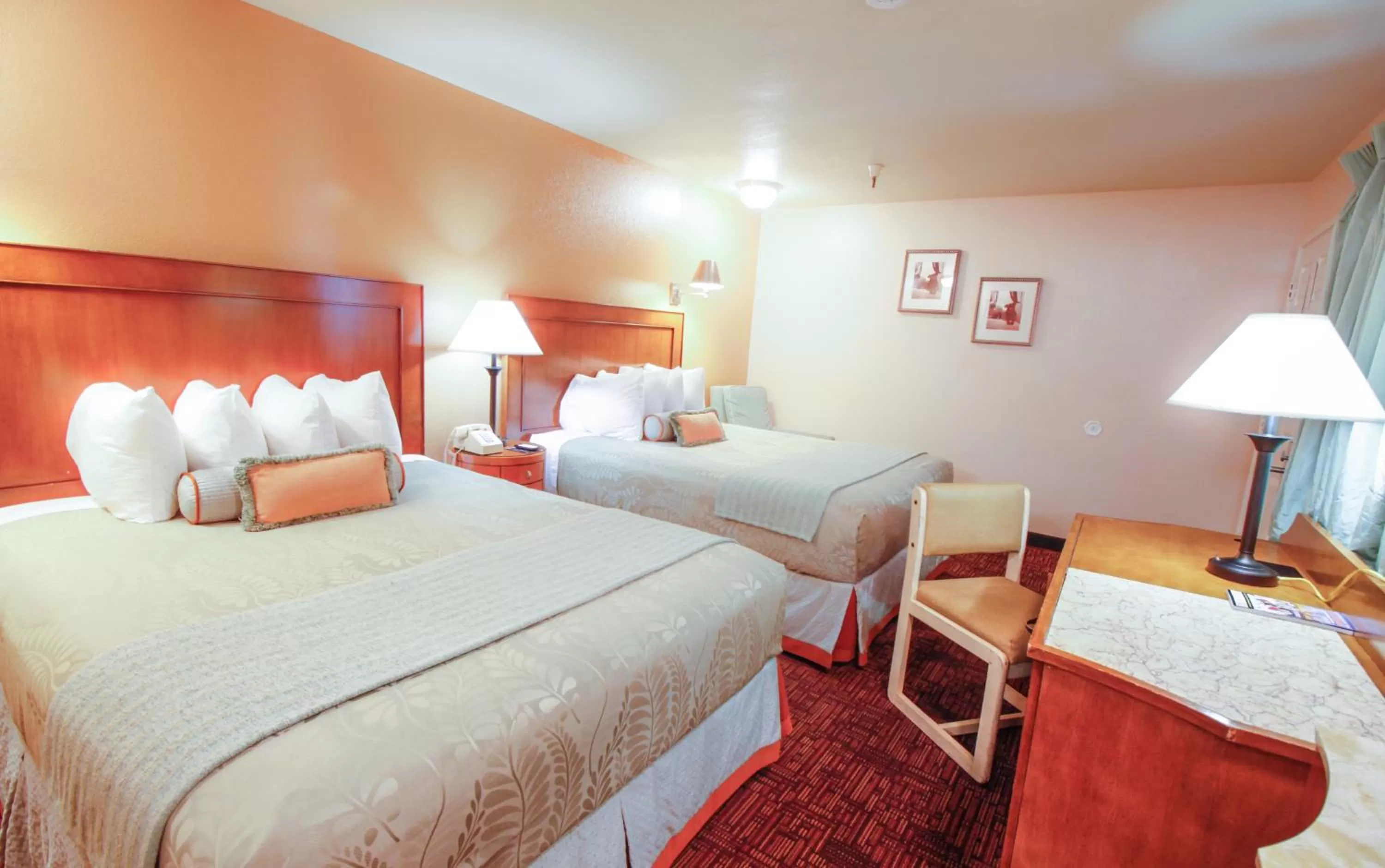 Bedroom, Bed in Heritage Inn La Mesa