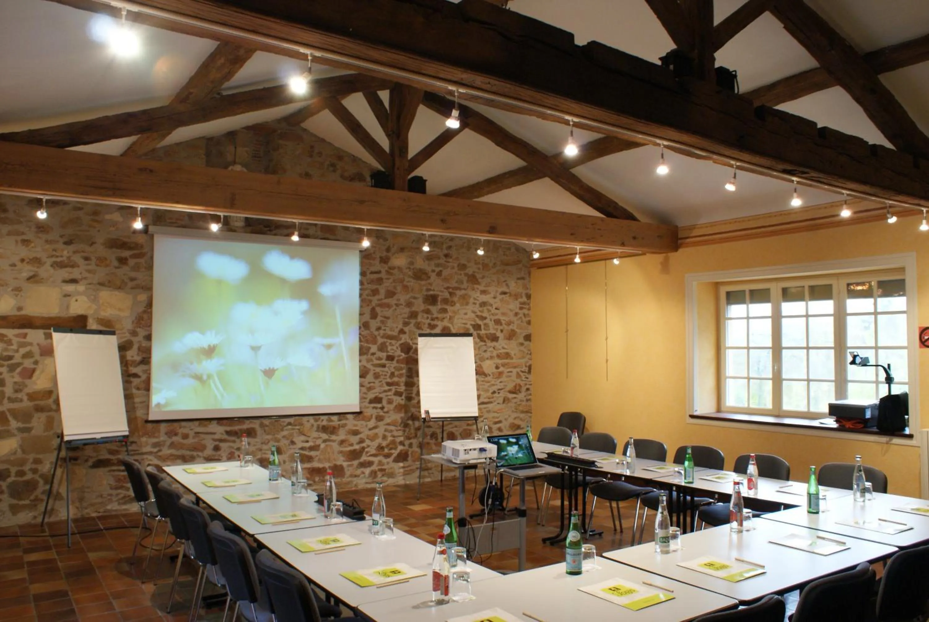Living room in Logis Hotels Le Champalud Restaurant La Citadelle