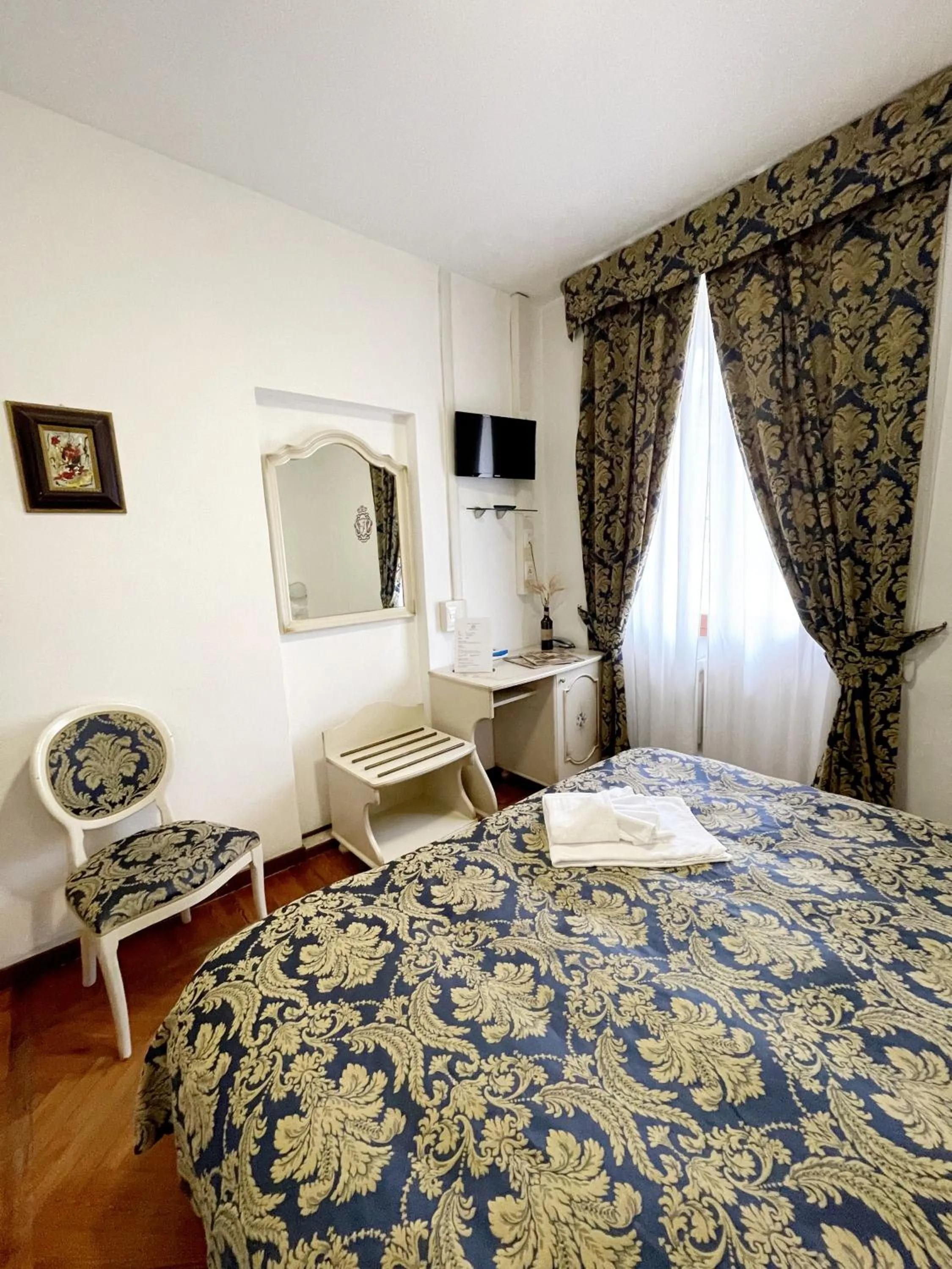Bedroom, Bed in Hotel Terzo Crotto