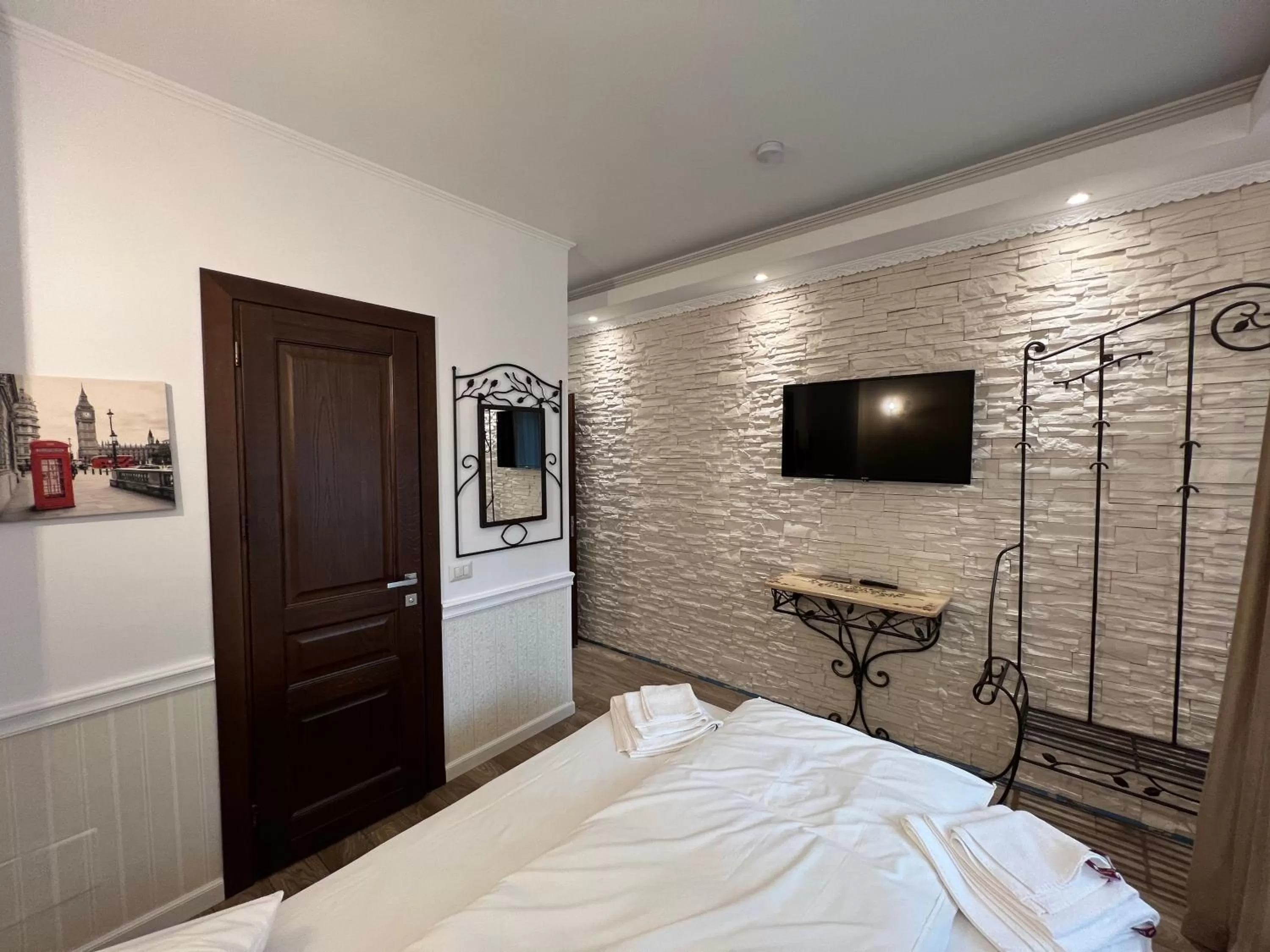 Photo of the whole room, Bed in Hotel Boutique Cathedral Plaza Residences room for rent downtown