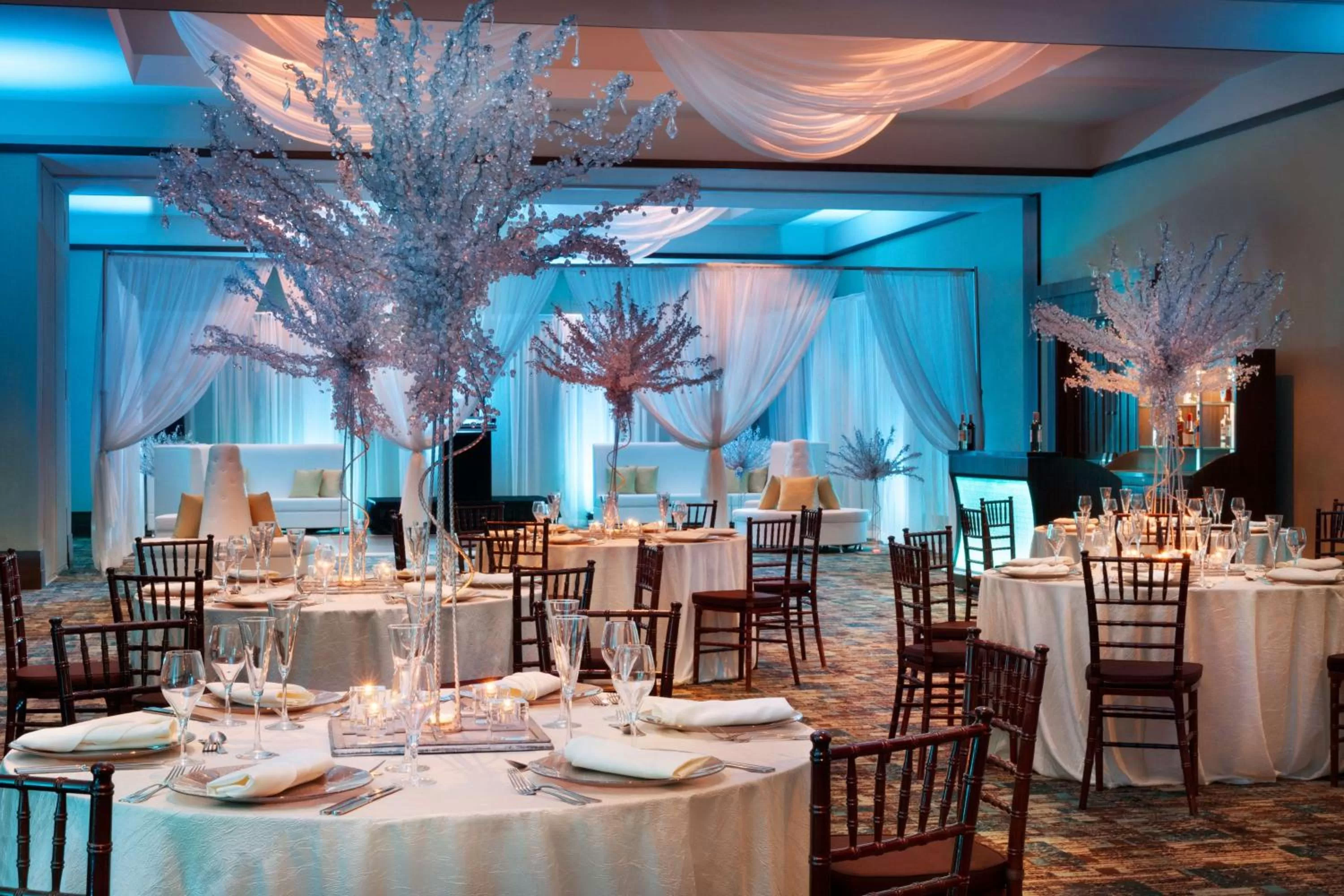 Dining area in Embassy Suites by Hilton Orlando Lake Buena Vista South