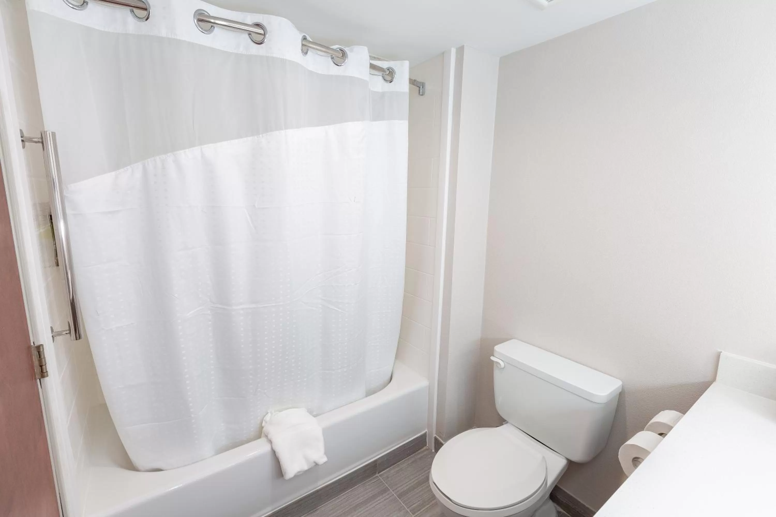 Bathroom in Holiday Inn Express & Suites Arlington North – Stadium Area by IHG