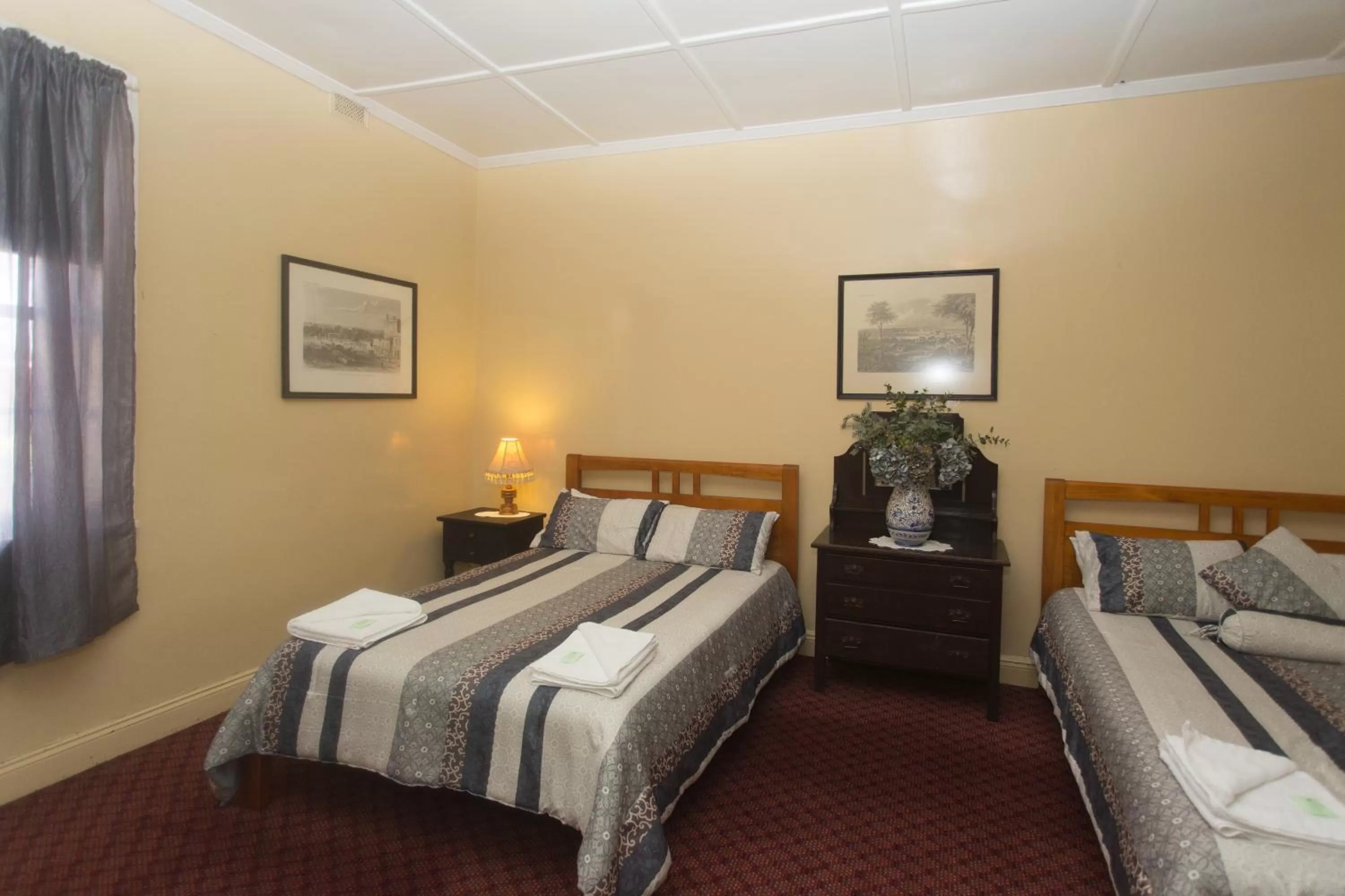 Bedroom in Southern Railway Hotel Goulburn