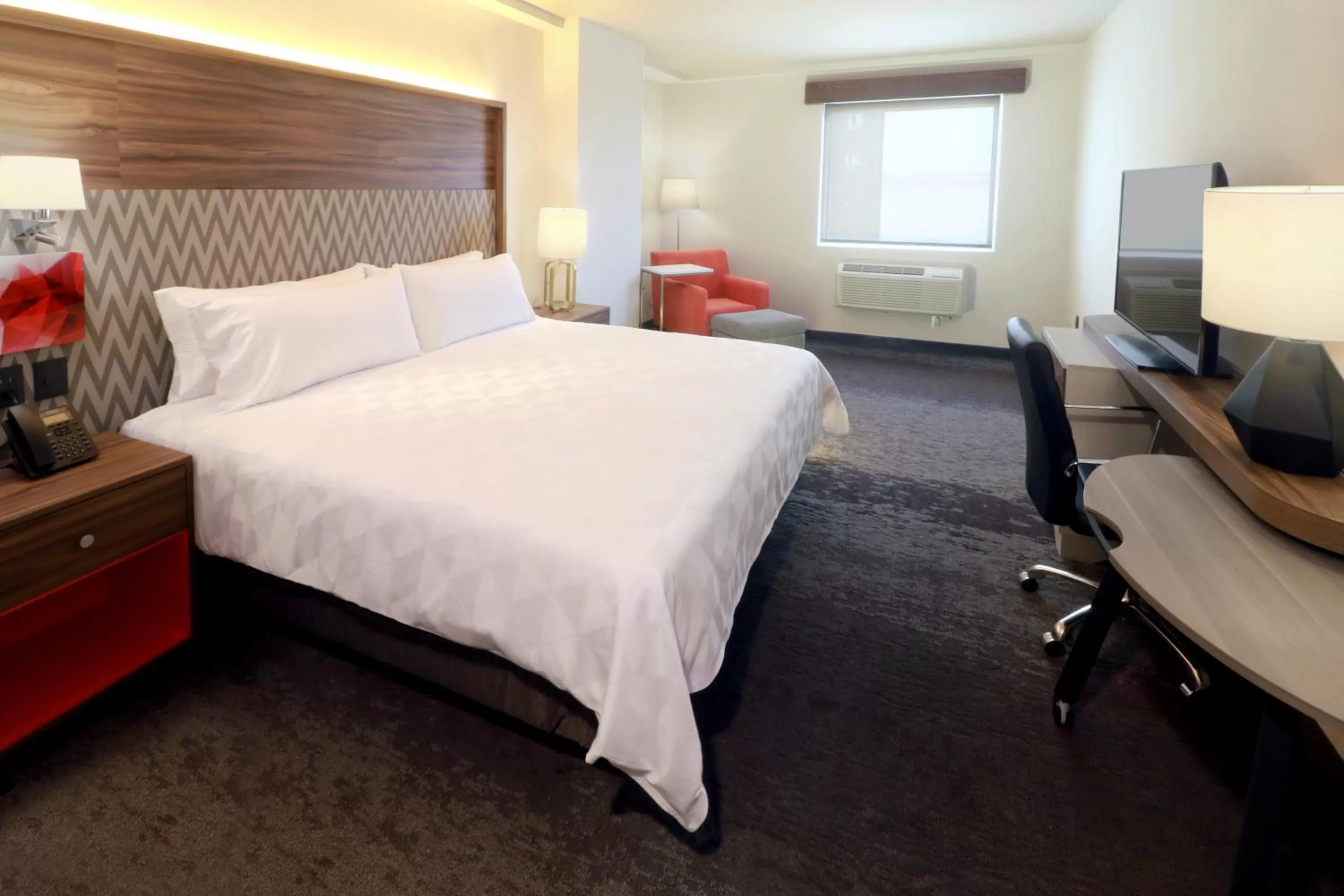 Photo of the whole room, Bed in Holiday Inn & Suites Monterrey Apodaca Zona Airport, an IHG hotel