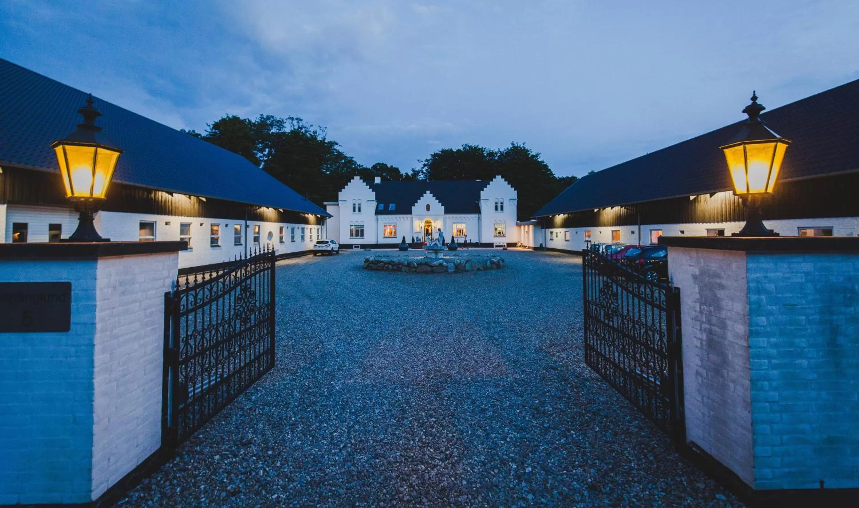 Property building in Gørdinglund Herregård Bed & Breakfast