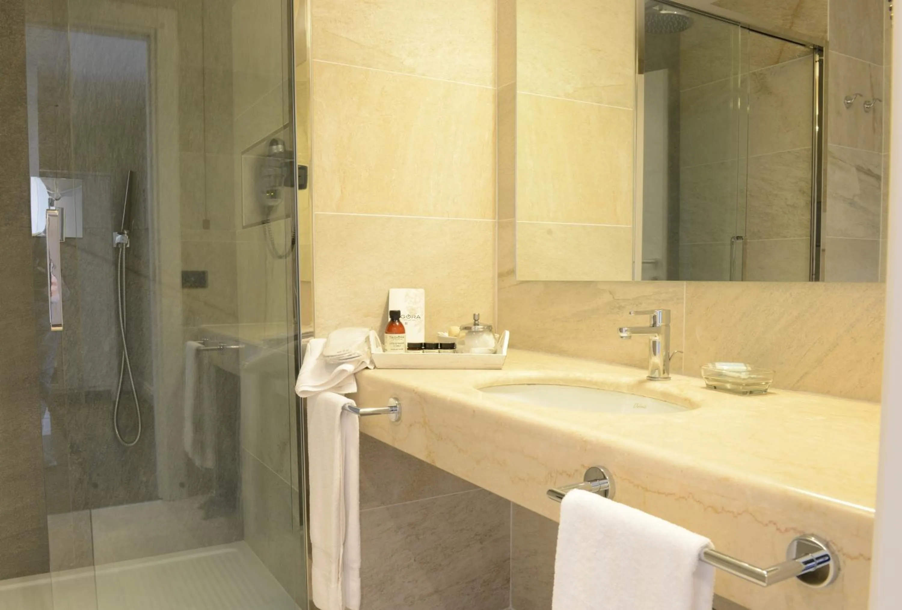 Shower in Hotel Mamiani & Relaxing Spa Urbino