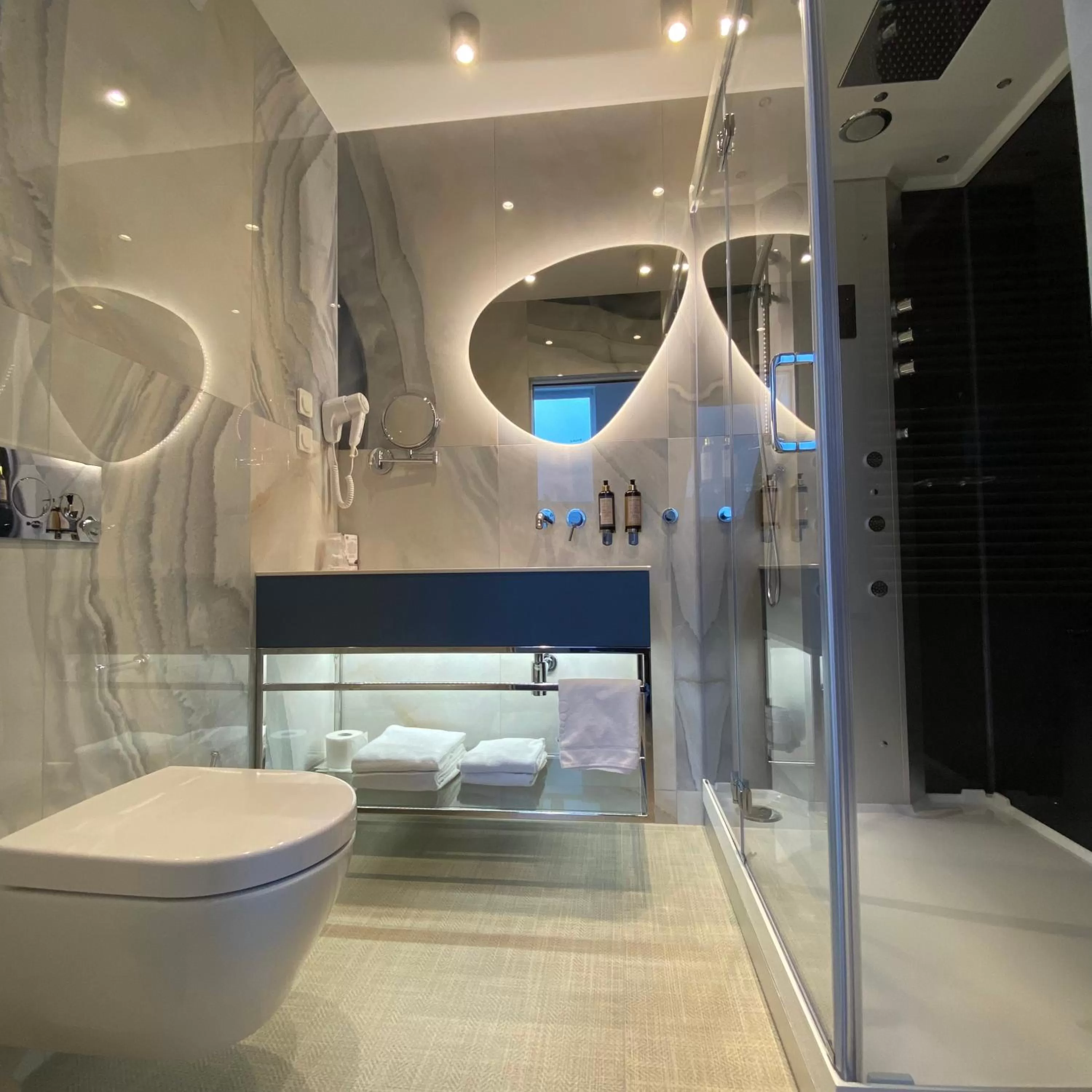 Bathroom in Hotel Zhong Hua