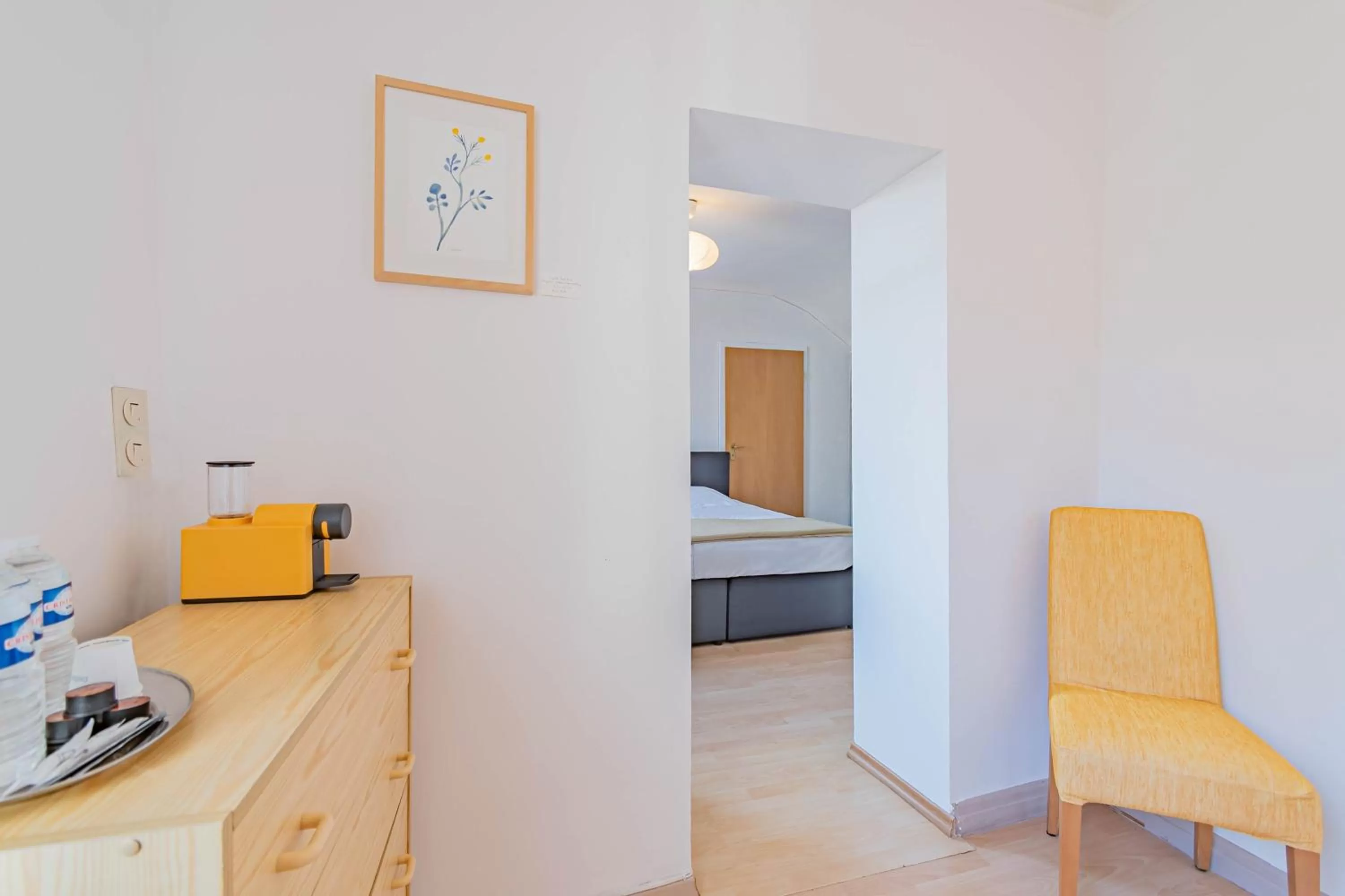 Coffee/tea facilities, Bed in Hôtel Le Petit Poète