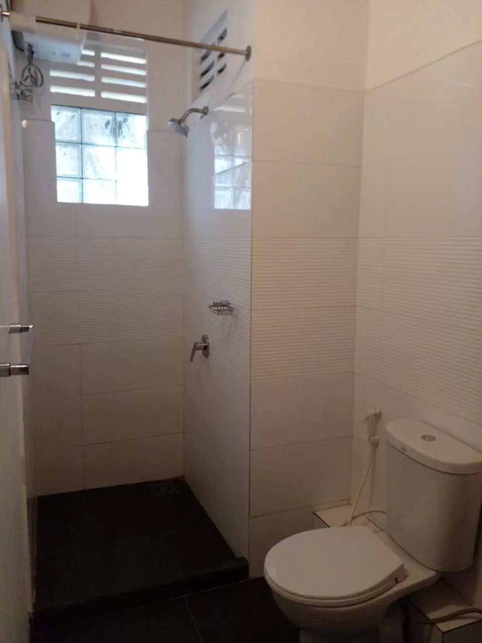 Bathroom in West Inn Colombo