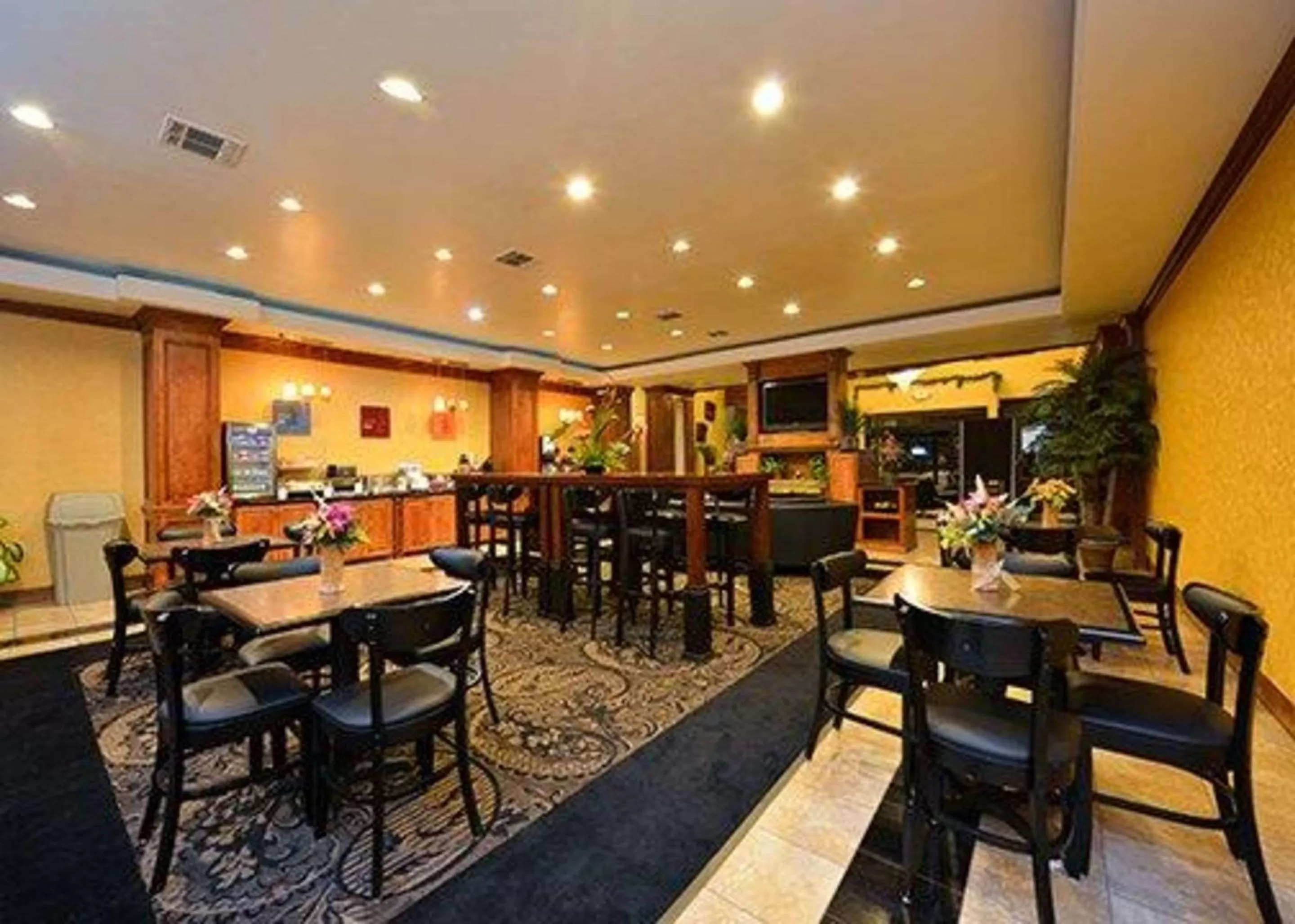 Restaurant/places to eat in Comfort Suites Bay City East