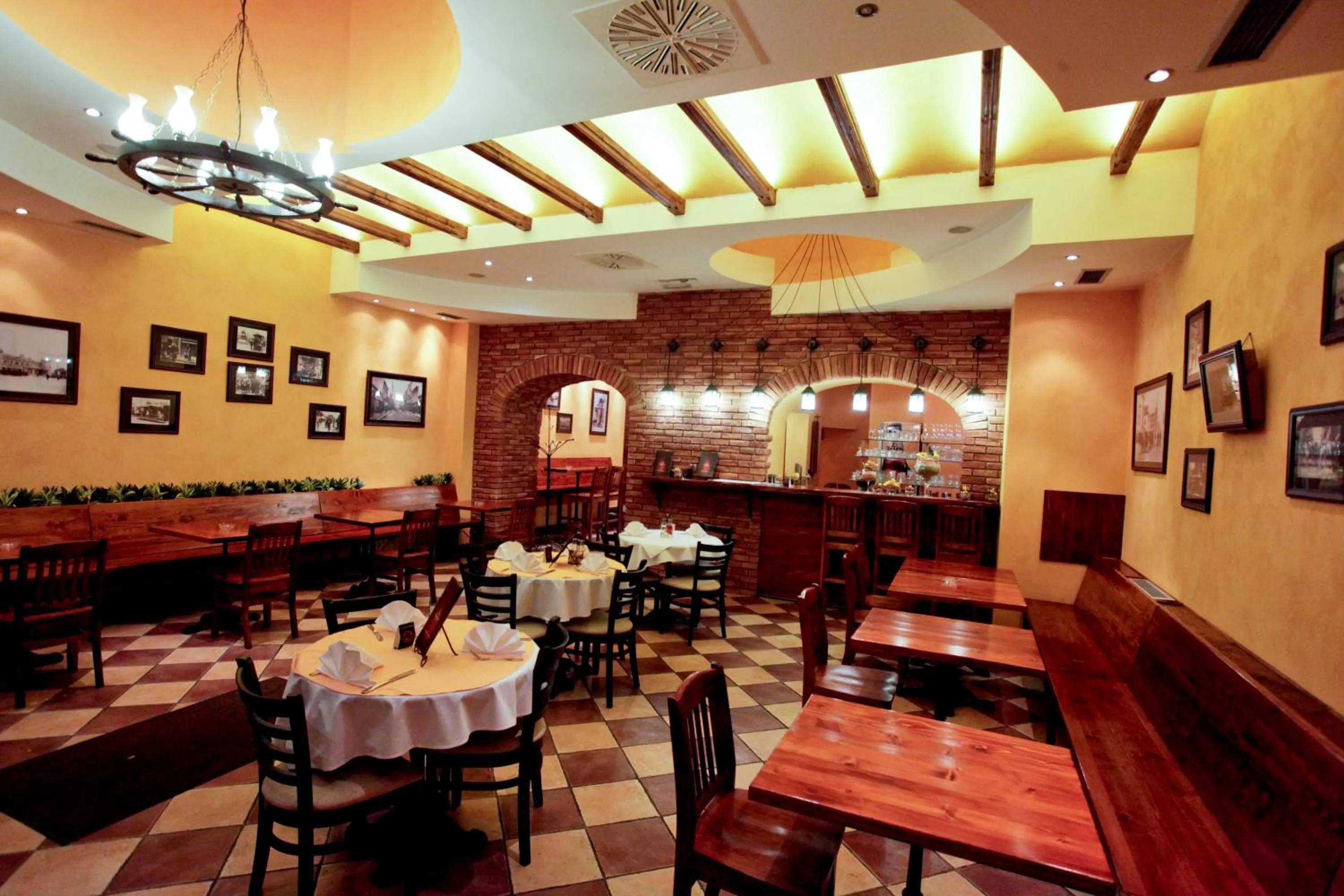 Restaurant/places to eat in Belgrade City Hotel