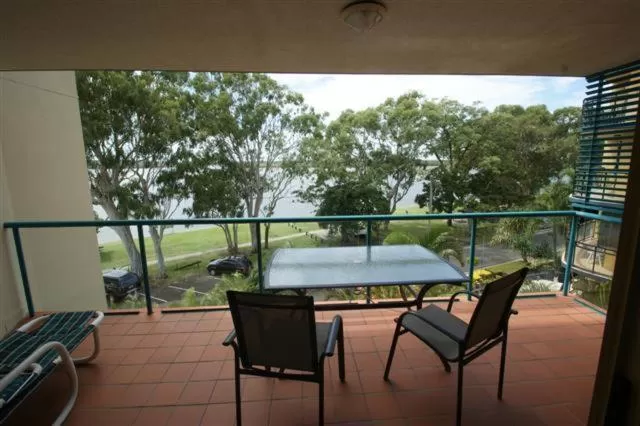 Day in The Esplanade Riverview Holiday Apartments