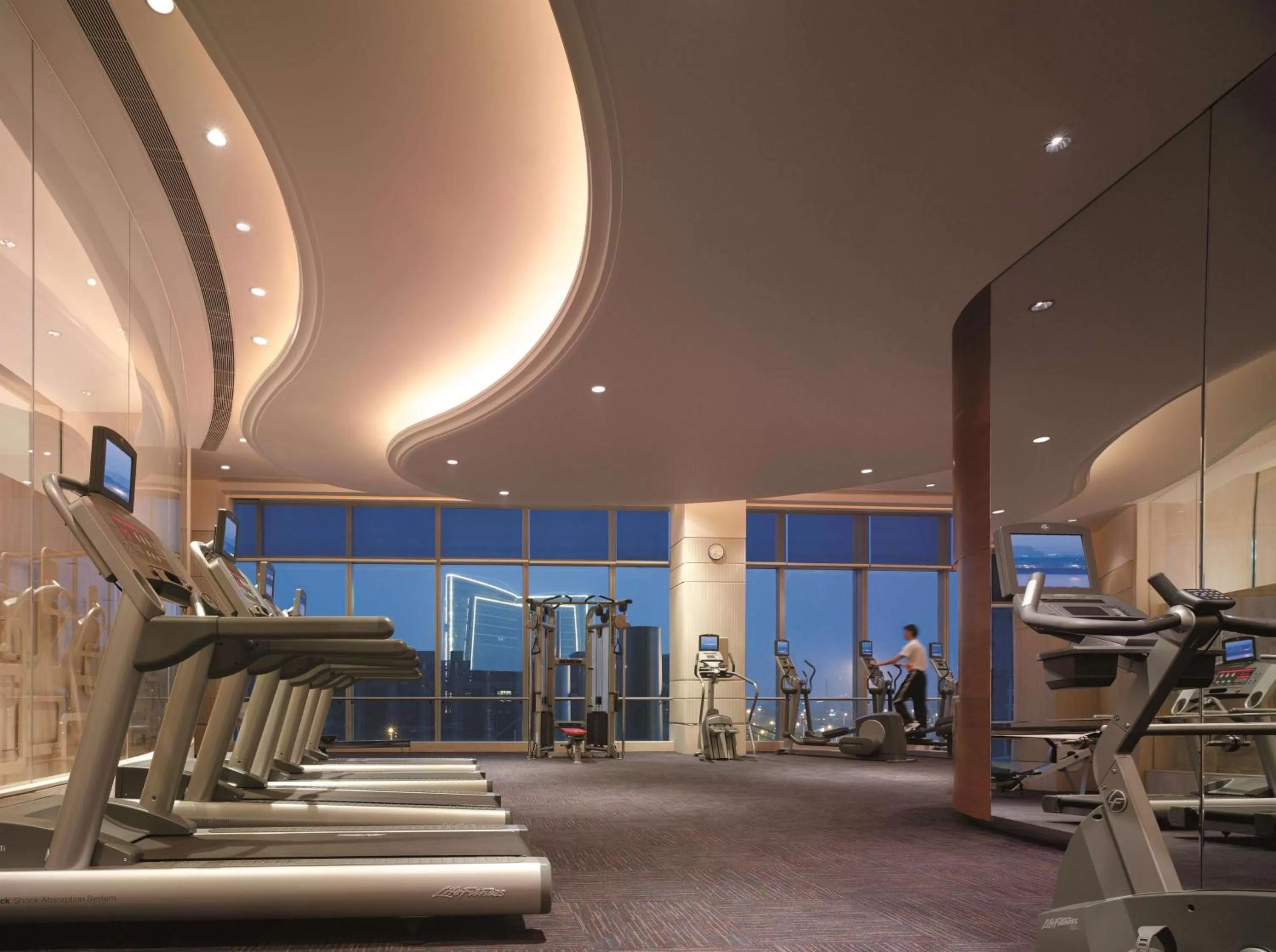 Fitness centre/facilities in Shangri-La Guangzhou