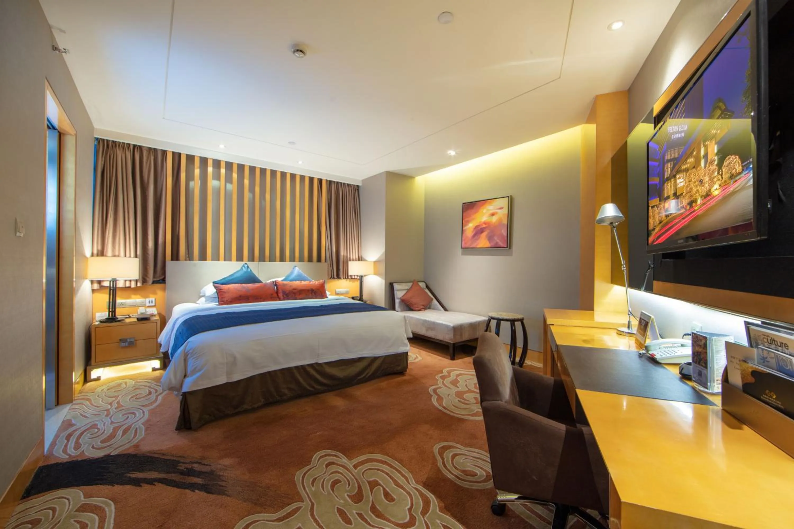 Bed in Felton Grand Hotel Chengdu