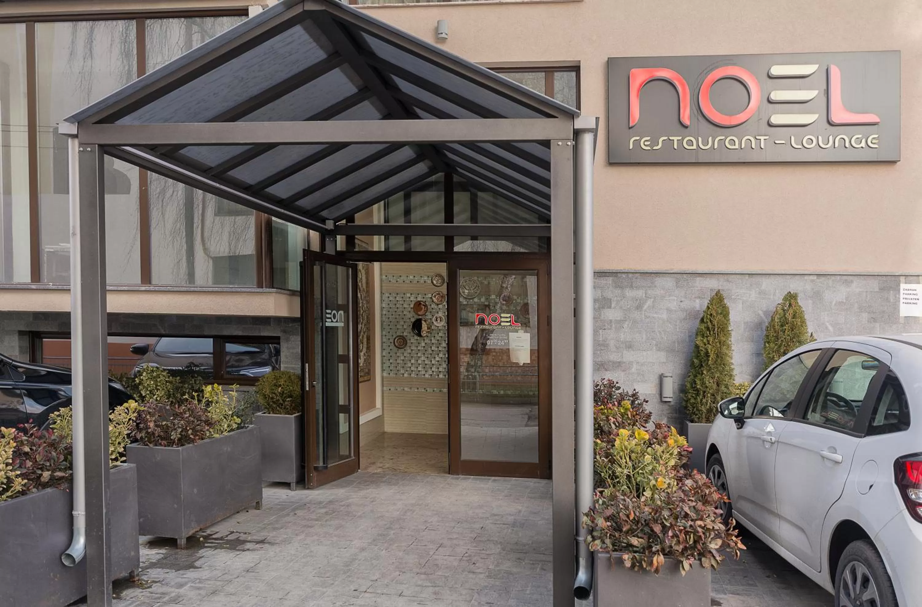 Restaurant/places to eat in Hotel Lirak