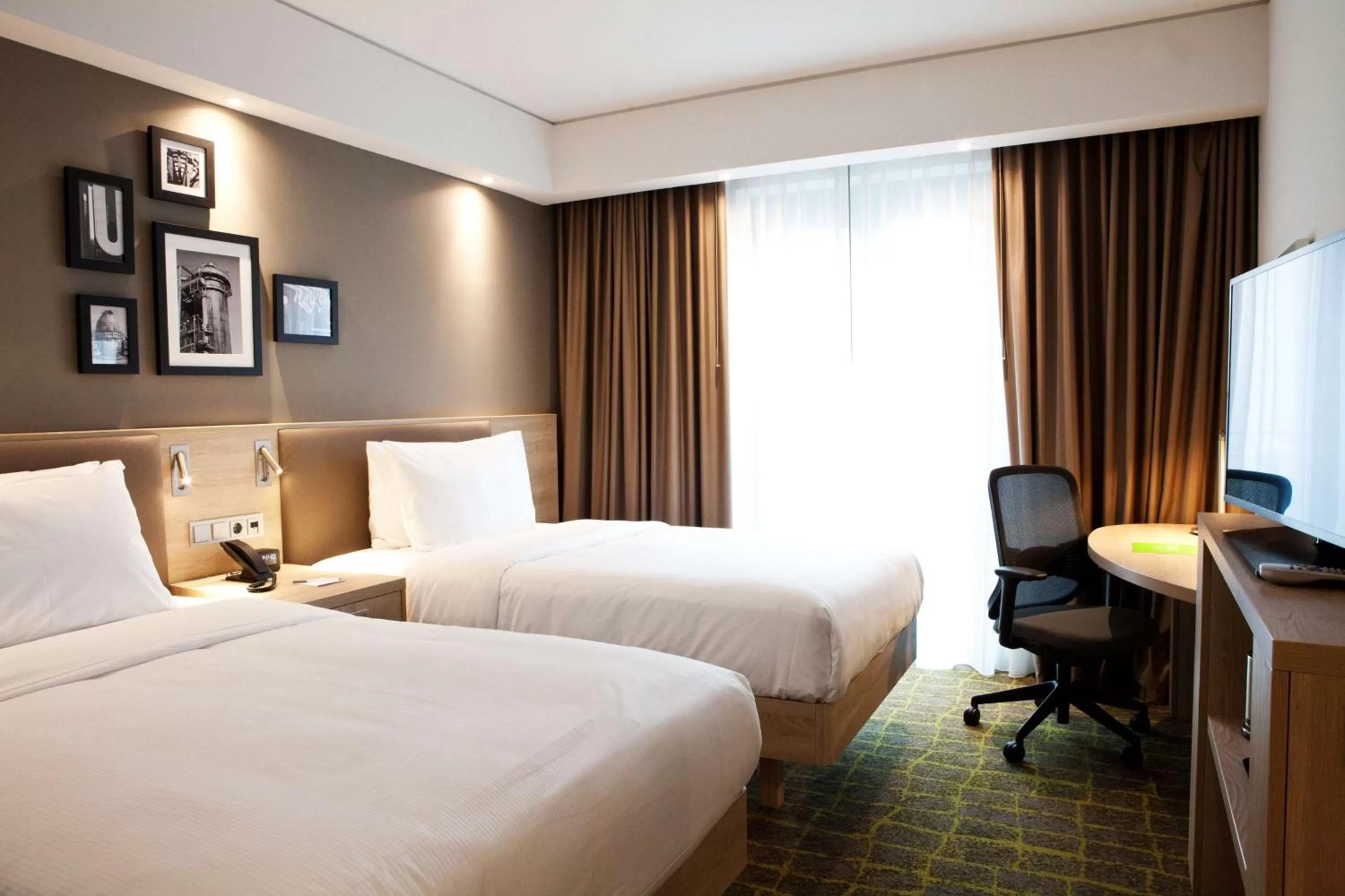 Bedroom, Bed in Hampton By Hilton Dortmund Phoenix See