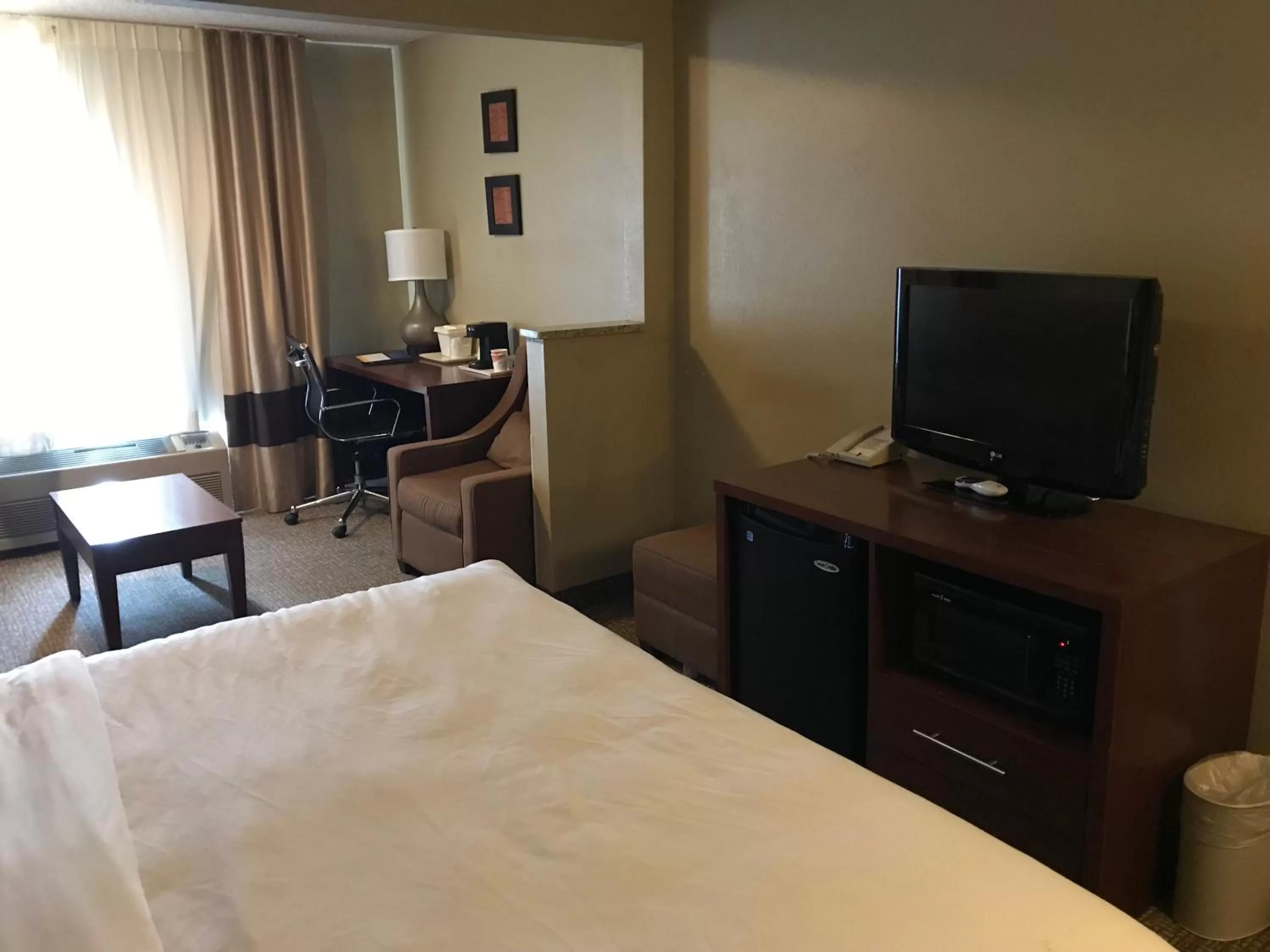 TV and multimedia, Bed in Comfort Inn