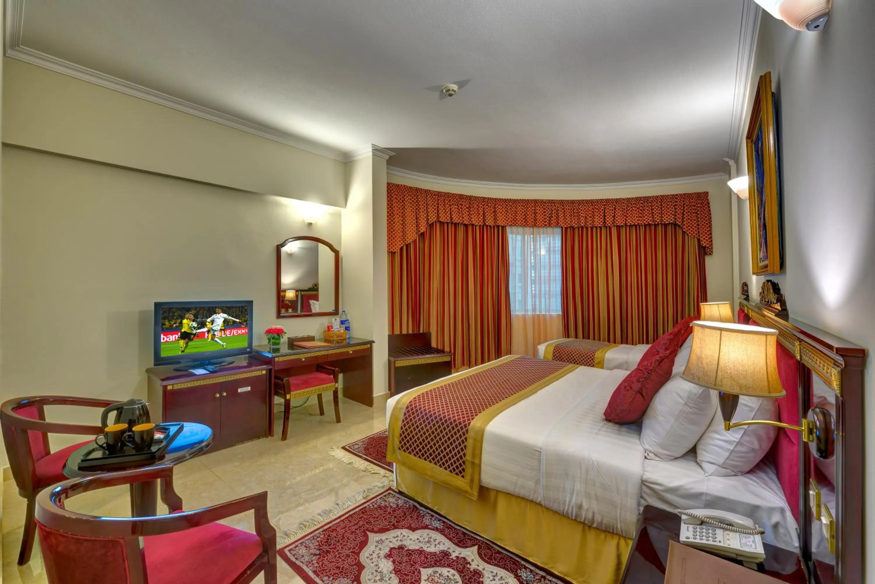 Bed in Comfort Inn Hotel Deira