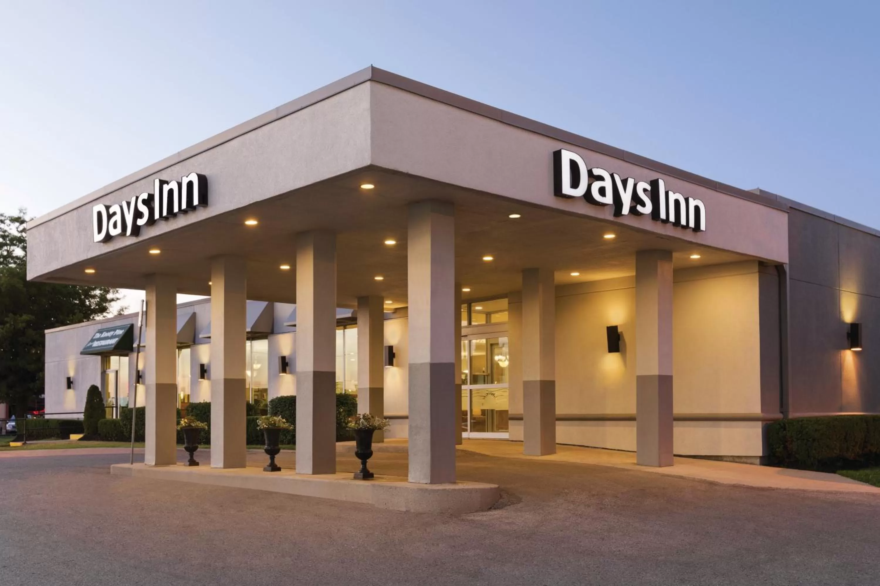 Facade/entrance in Days Inn by Wyndham London