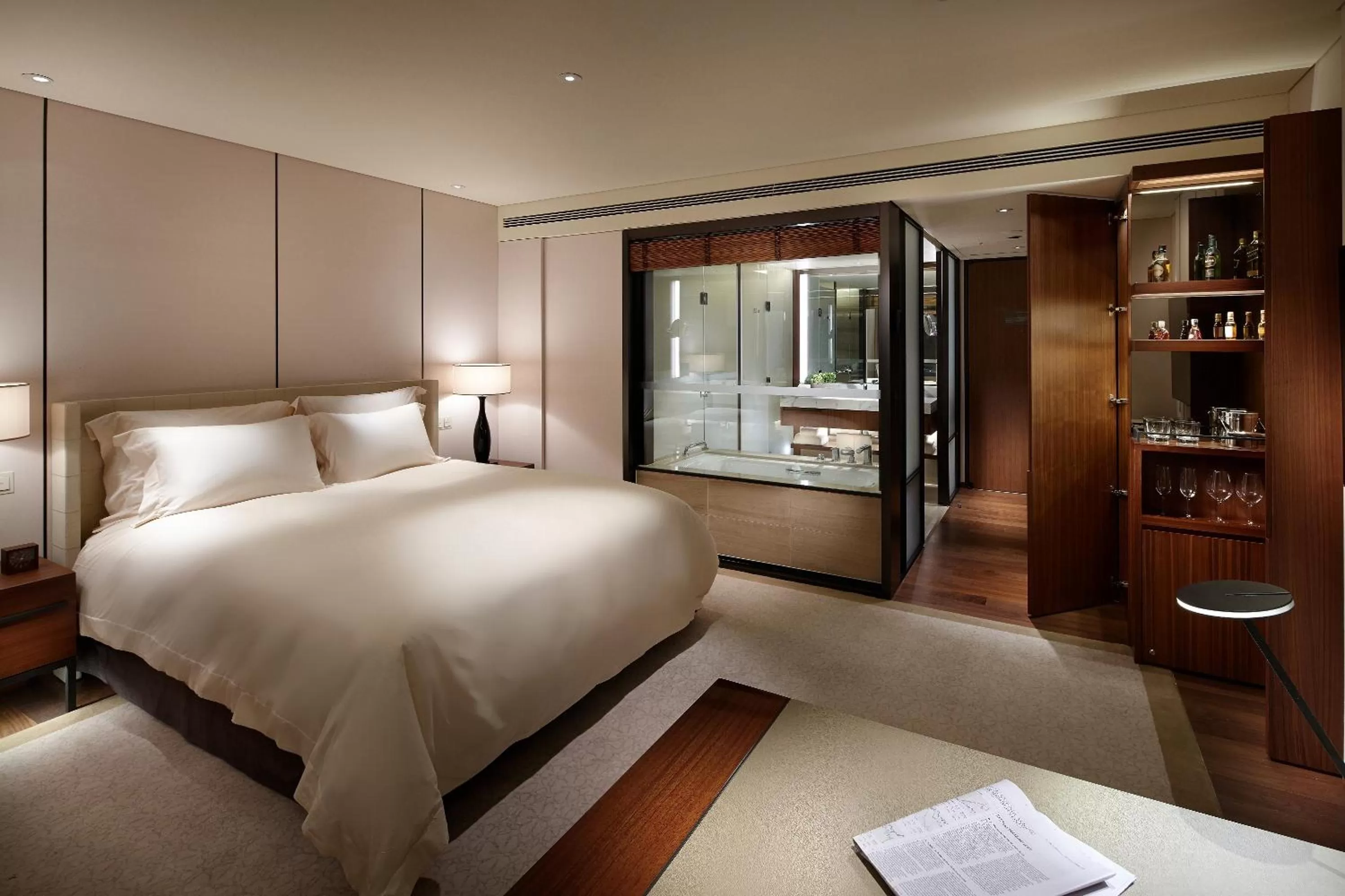 Deluxe Double Room with breakfast buffet for 1 pax & Free laundry service of a shirt or blouse (One time per stay) - single occupancy in The Shilla Seoul
