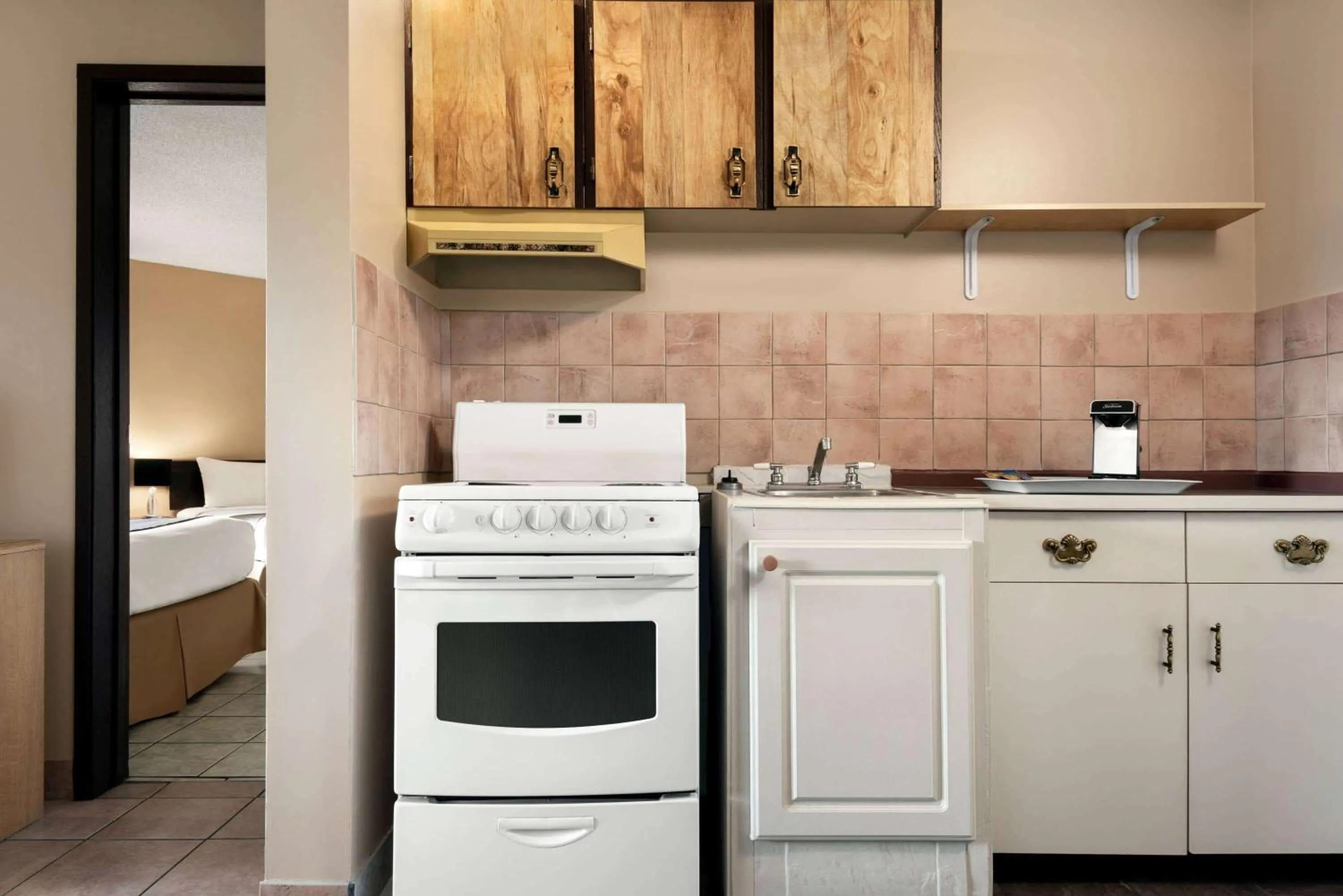 Photo of the whole room in Thriftlodge Edmonton