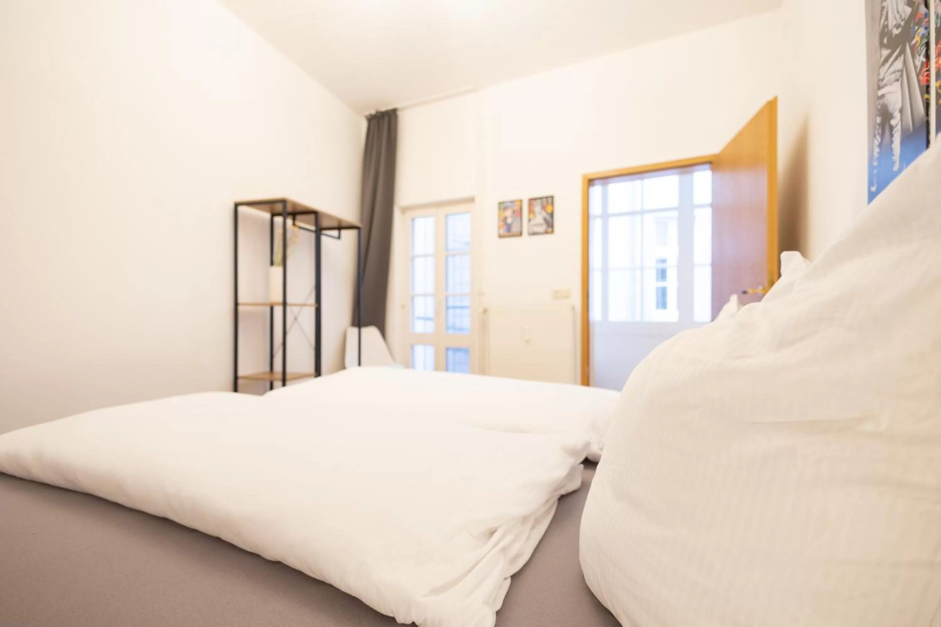 Bed in Ko-Living Space an der Oper - Street Art Design Apartments