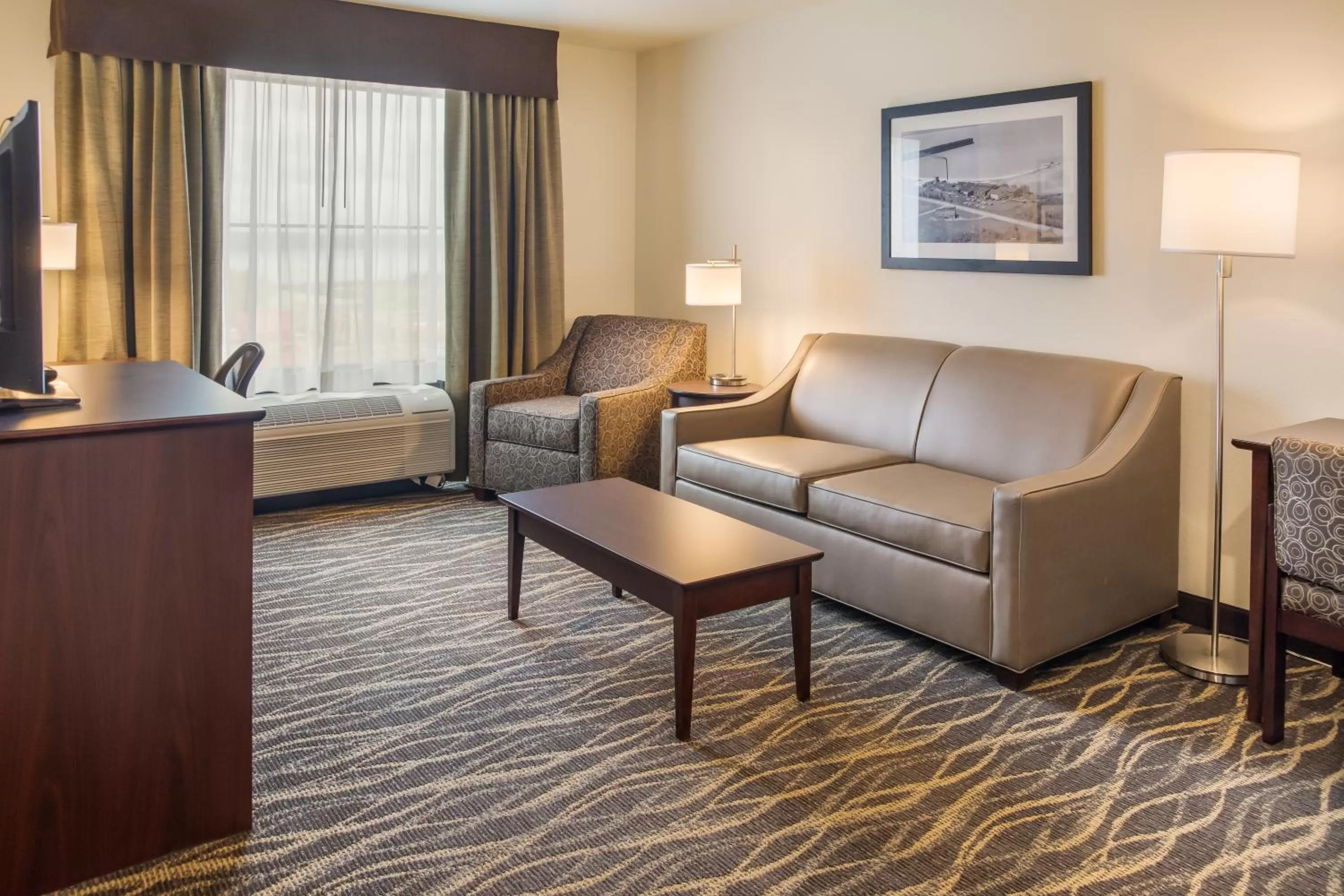 Bed in Cobblestone Inn & Suites - Menomonie/UW-Stout