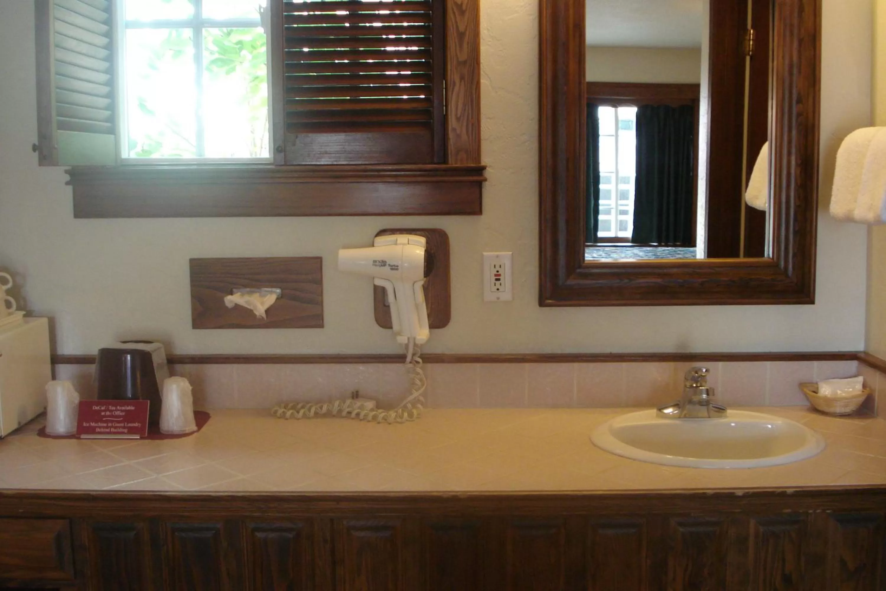 Coffee/tea facilities in Sequim West Inn