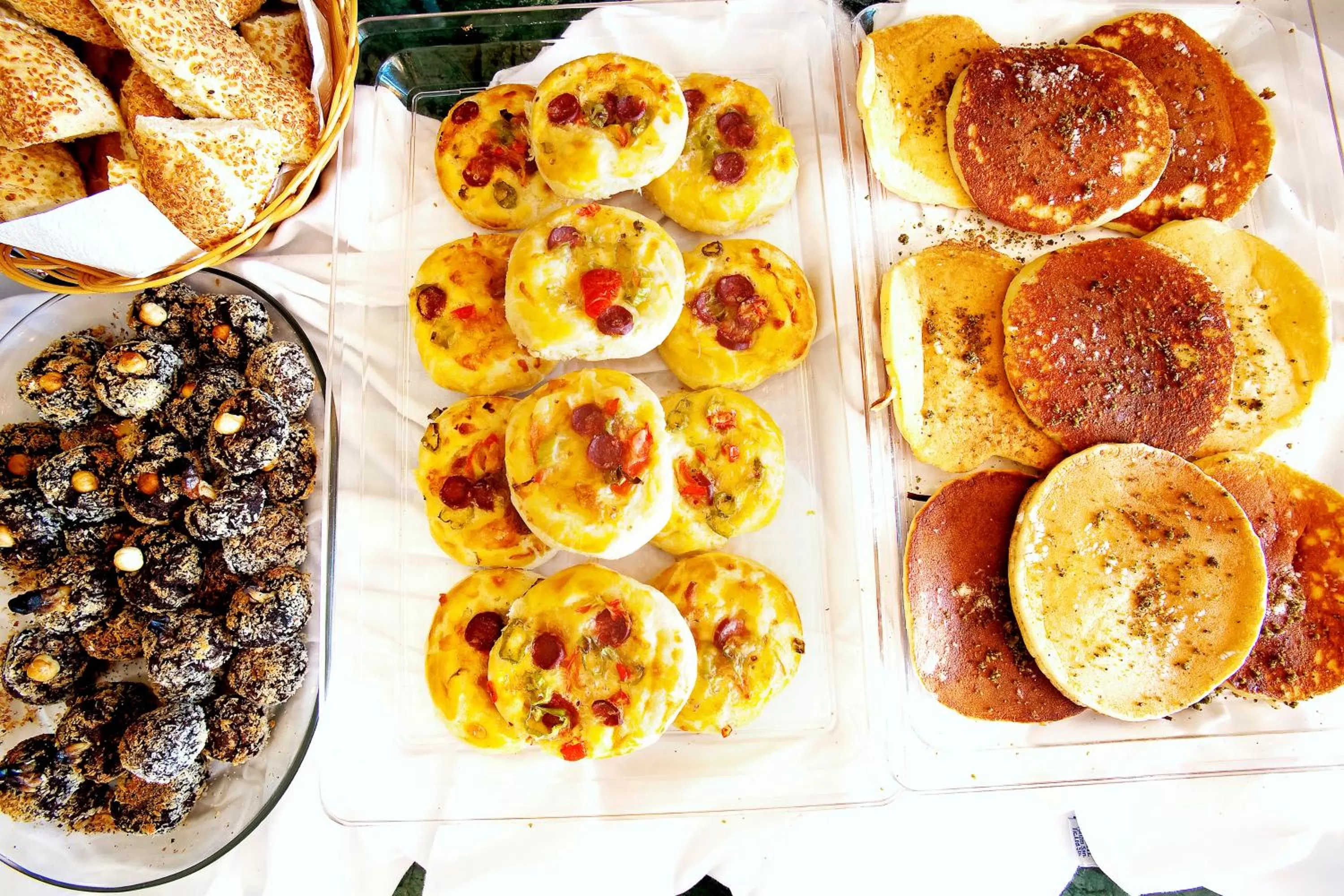 Buffet breakfast in Hotel Sumengen