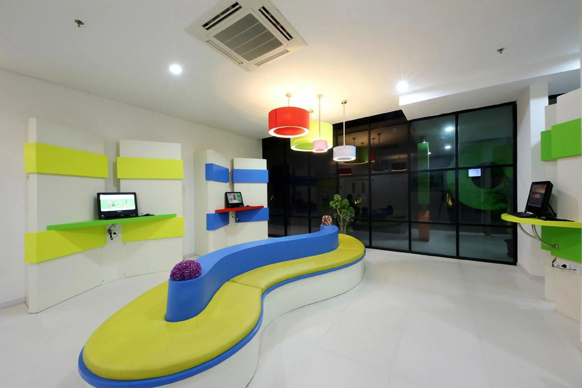 Lobby or reception in POP! Hotel Airport Jakarta