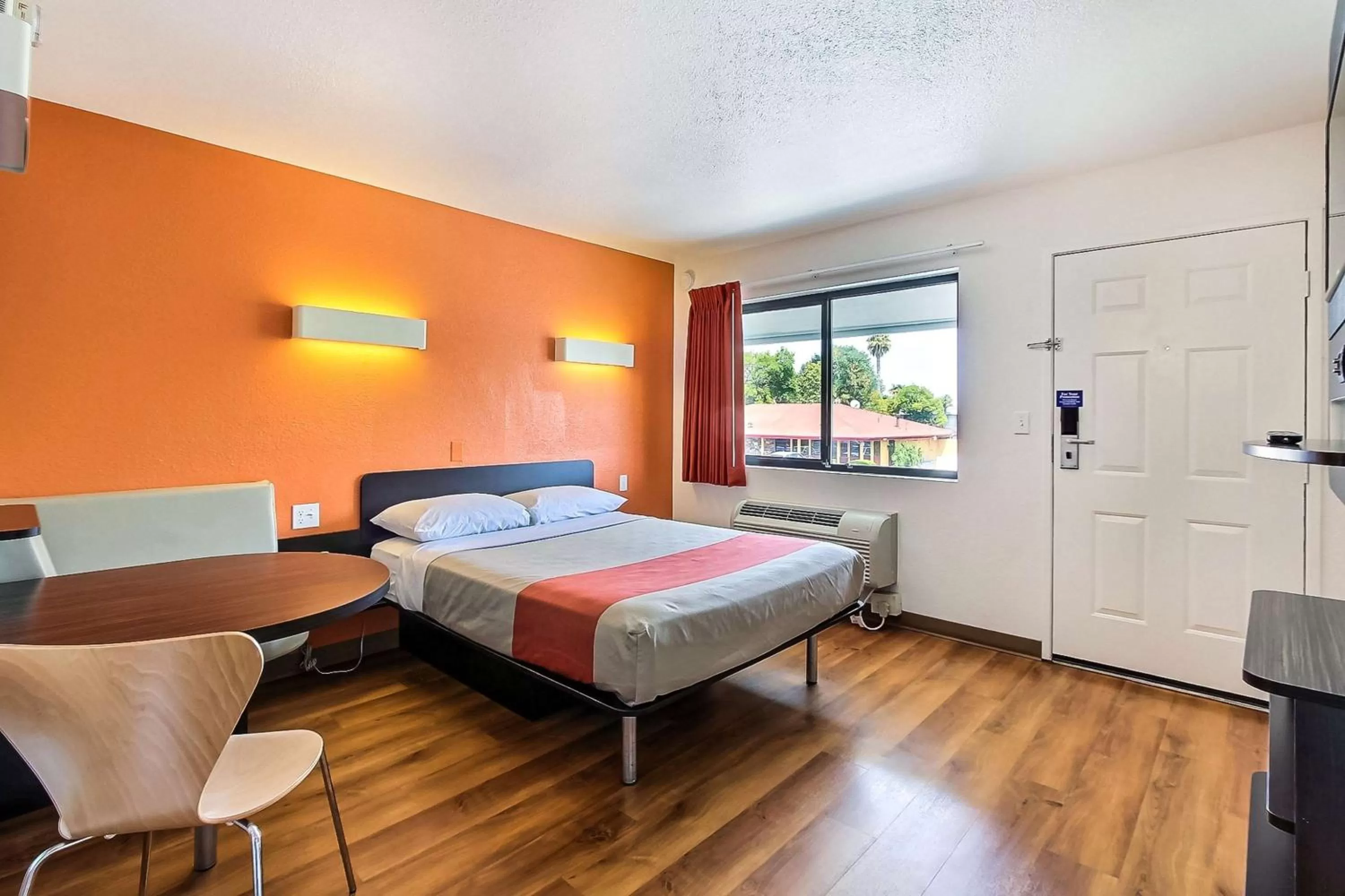 Bedroom, Bed in Motel 6-Sunnyvale, CA - South