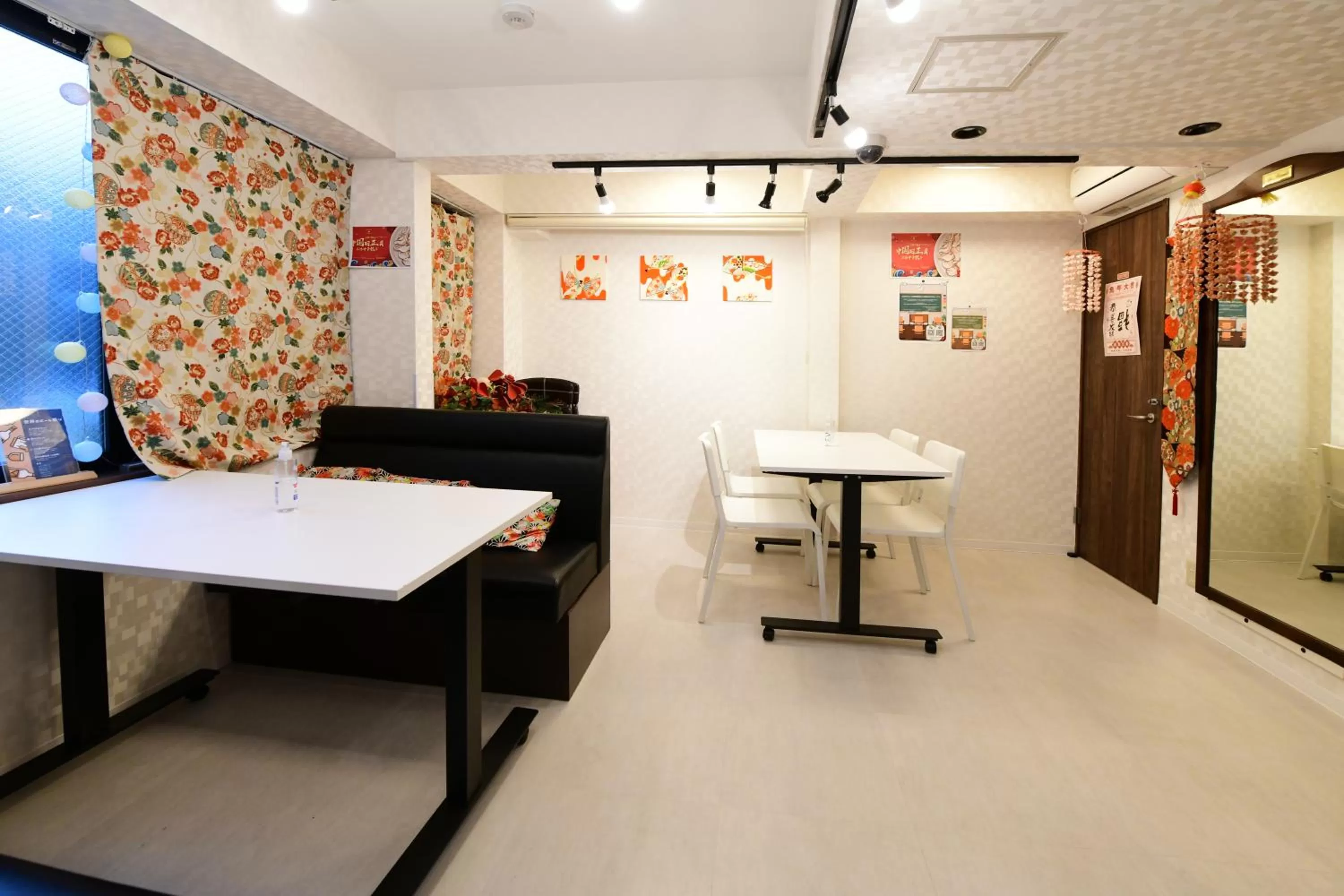 Dining area in 無料wi-fi JING HOUSE 秋葉原 電動自転車レンタル