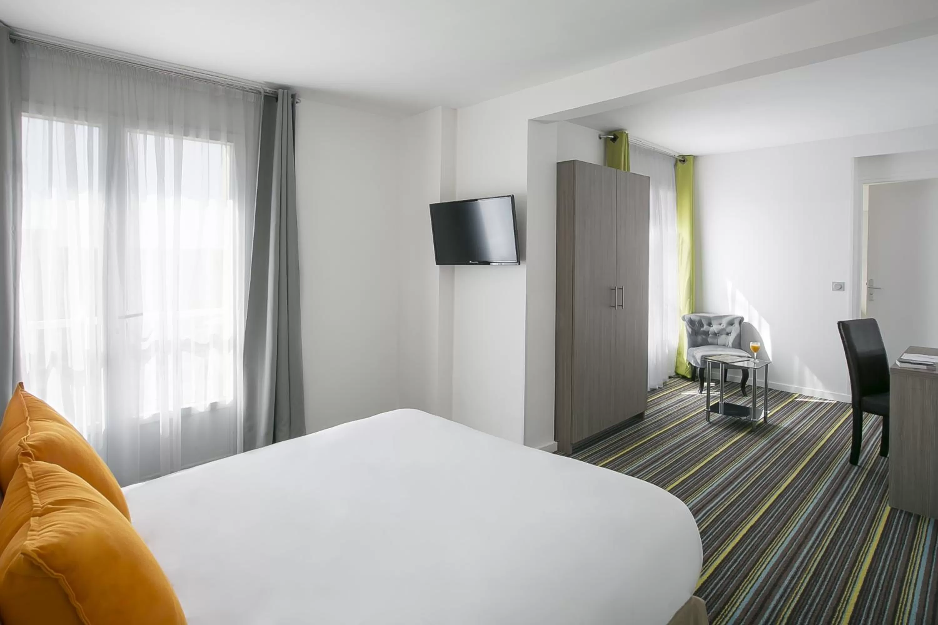 Photo of the whole room, Bed in Best Western Hôtel des Thermes - Balaruc les Bains Sète