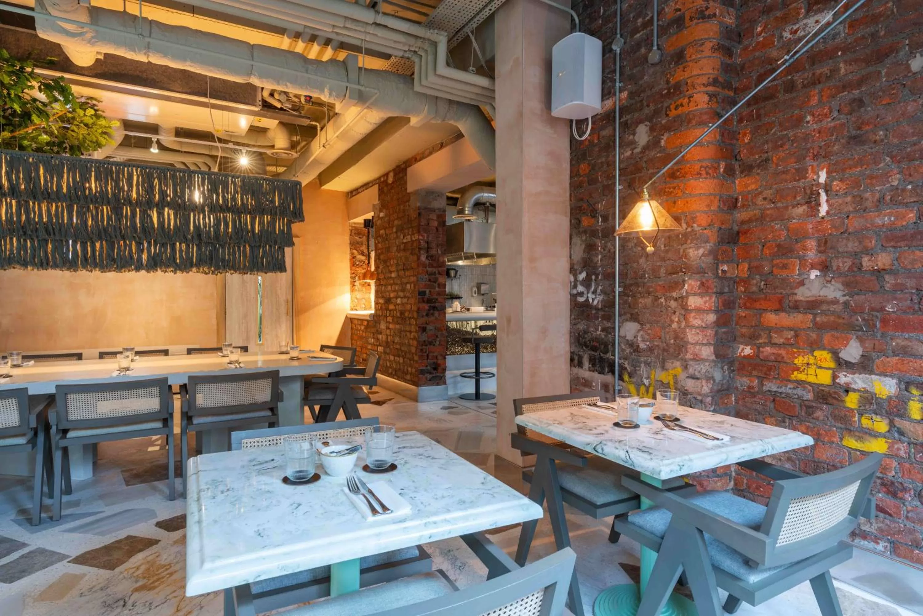 Restaurant/places to eat in The Alan