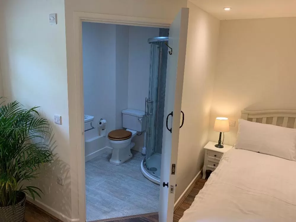 Bathroom in The Pot Kiln