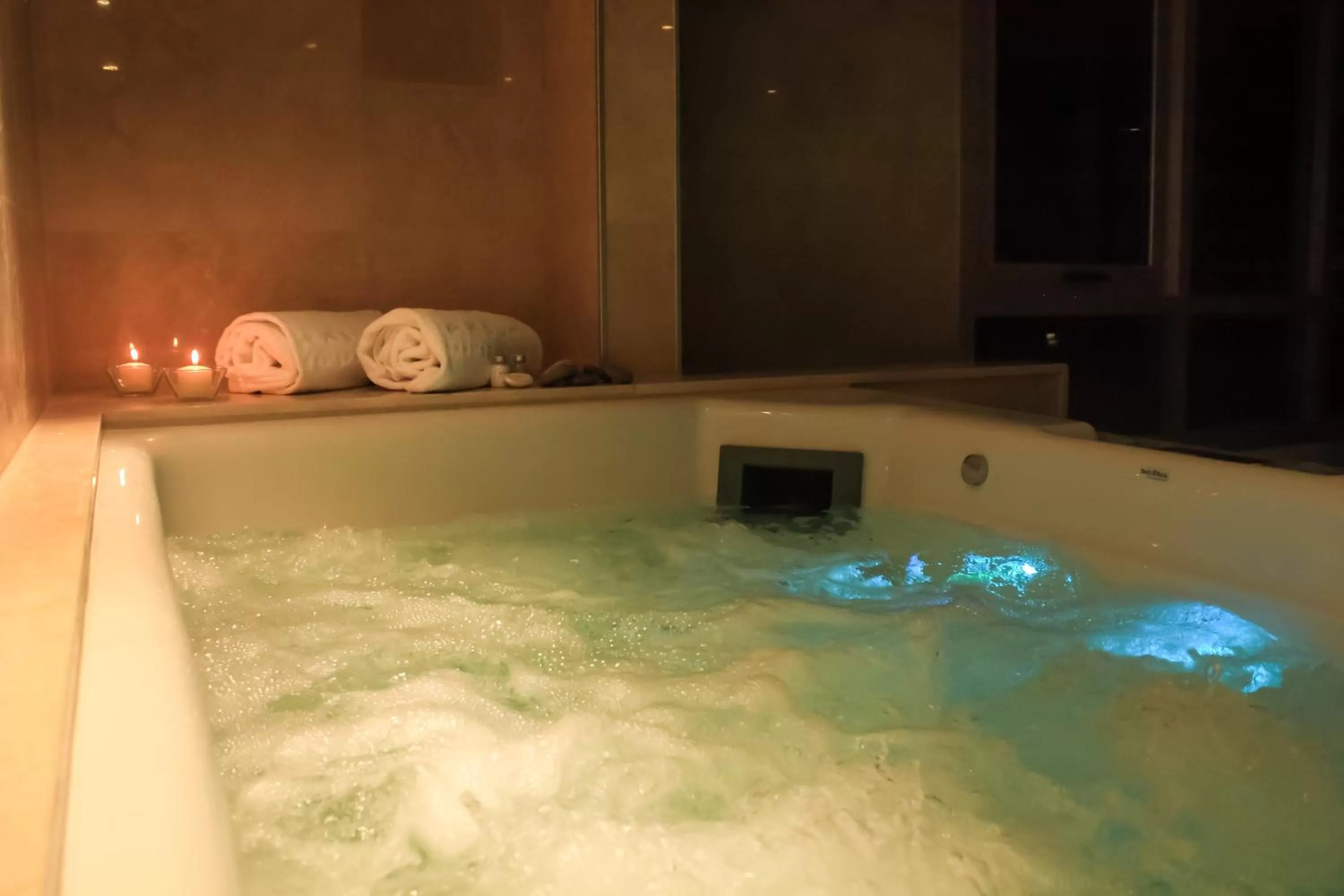 Hot Tub in AXSUR Design Hotel