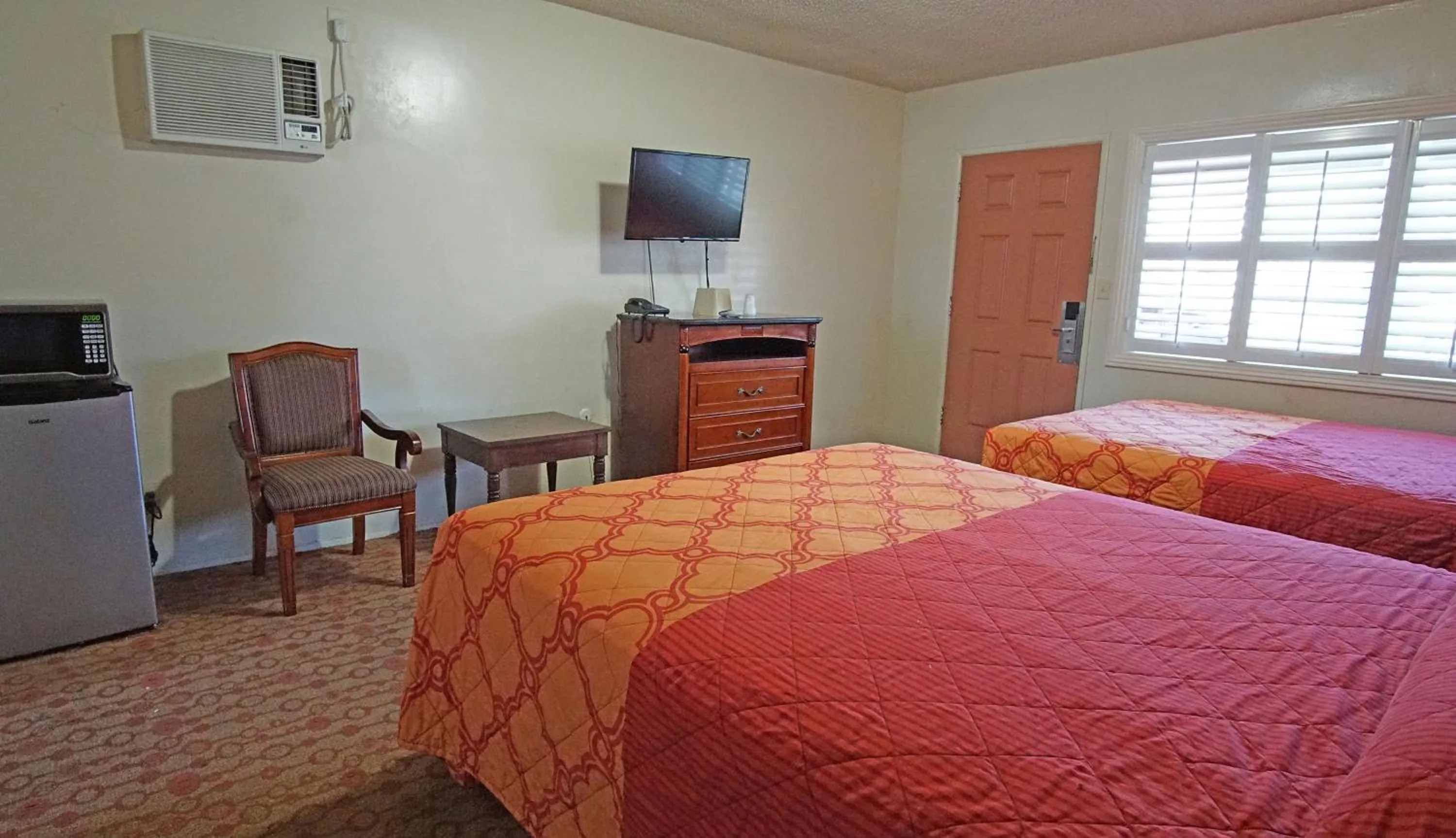 Bed in Rosa Bell Motel - Los Angeles