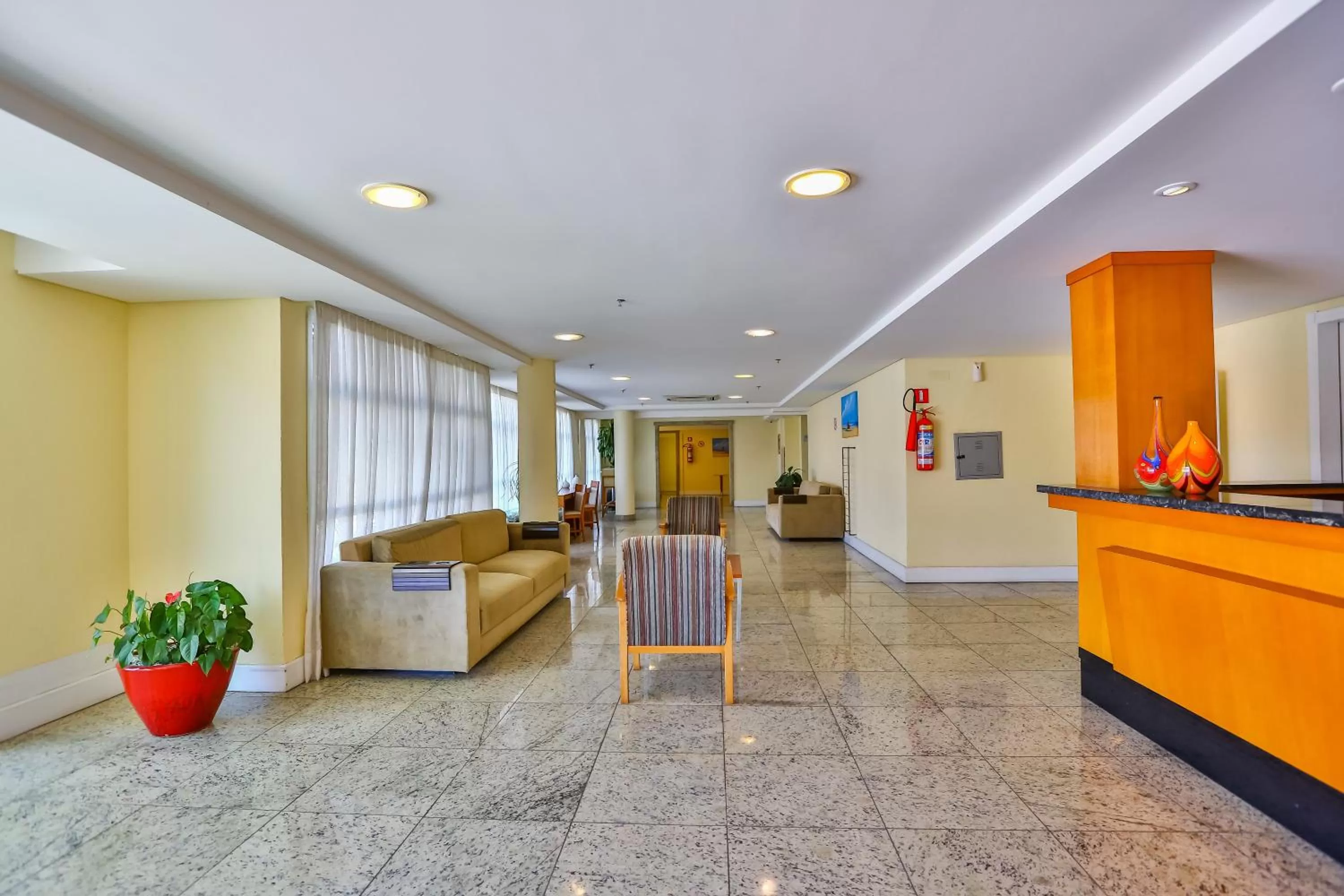 Lobby or reception in Dubai Macaé by Atlântica