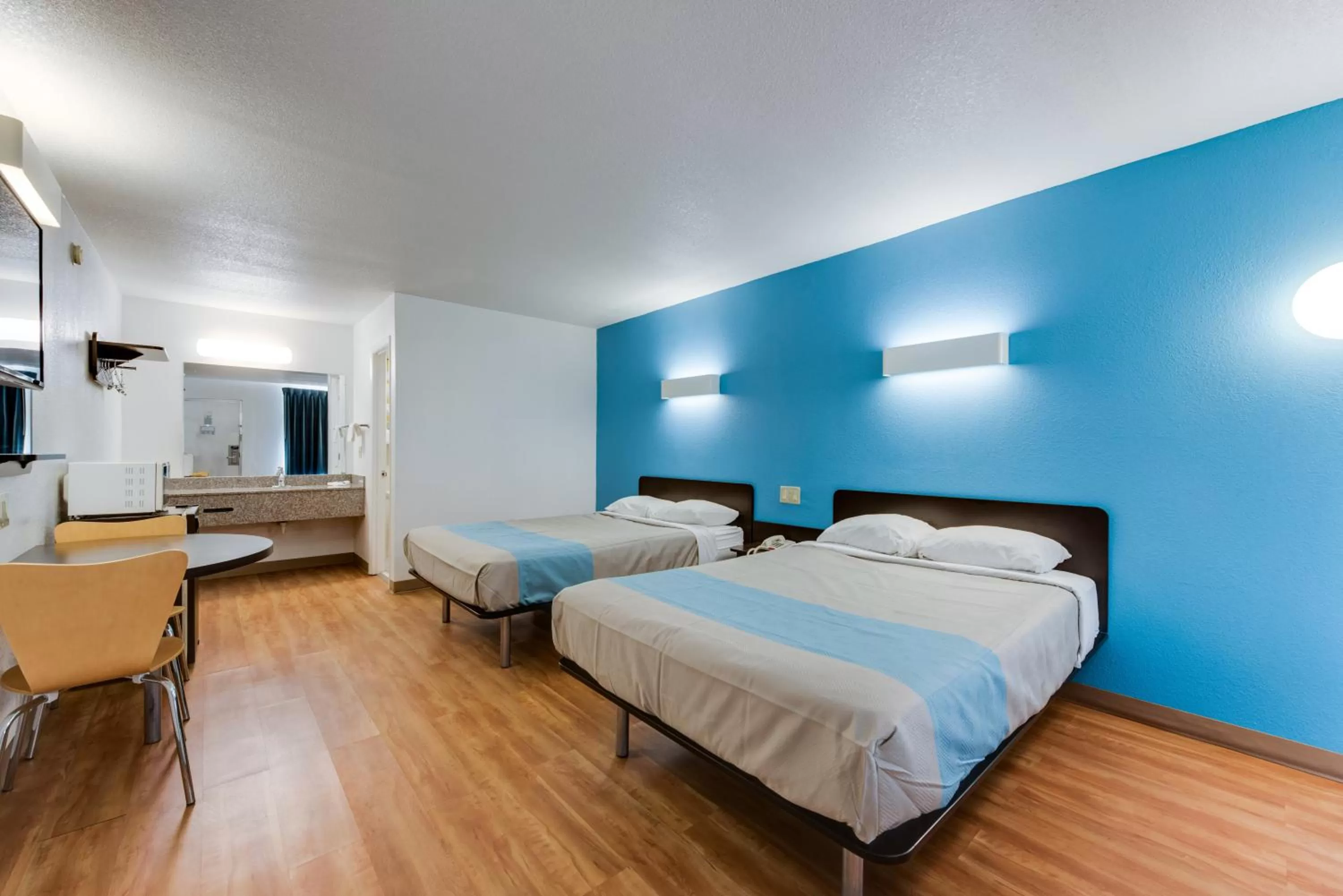 Bedroom, Bed in Motel 6-Kingston, TN