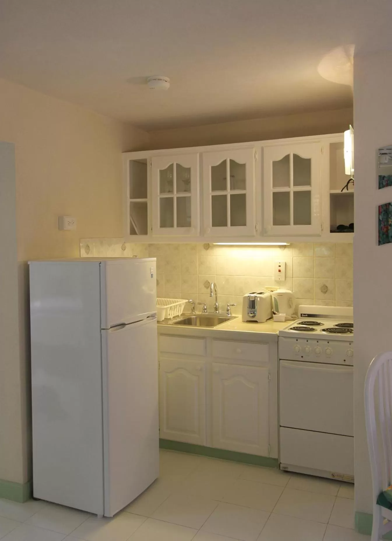 Kitchen or kitchenette in Worthing Court Apartment Hotel