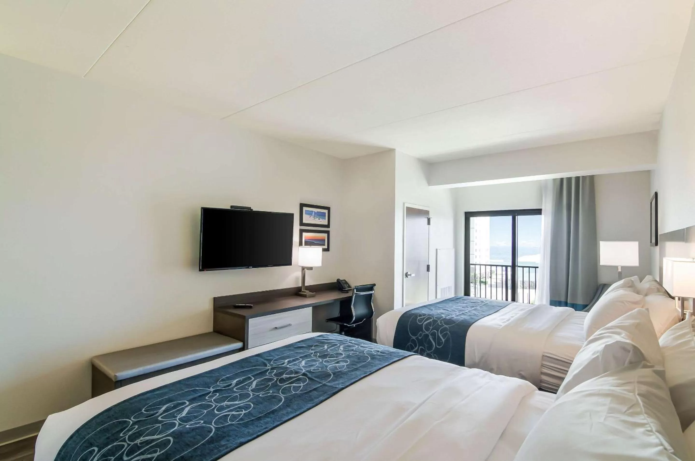 Photo of the whole room, Bed in Comfort Inn & Suites Gulf Shores East Beach near Gulf State Park