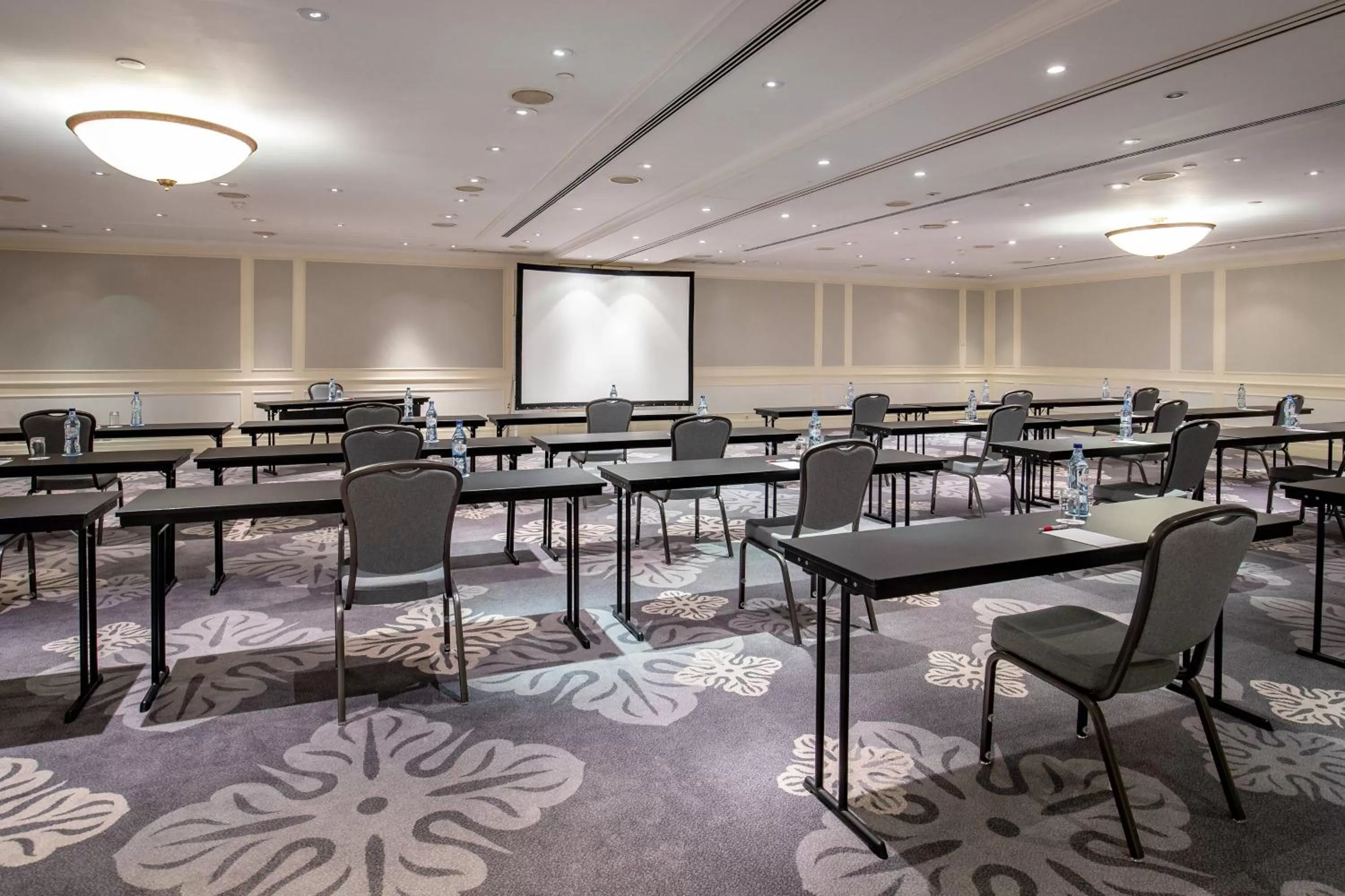 Meeting/conference room in Lisbon Marriott Hotel