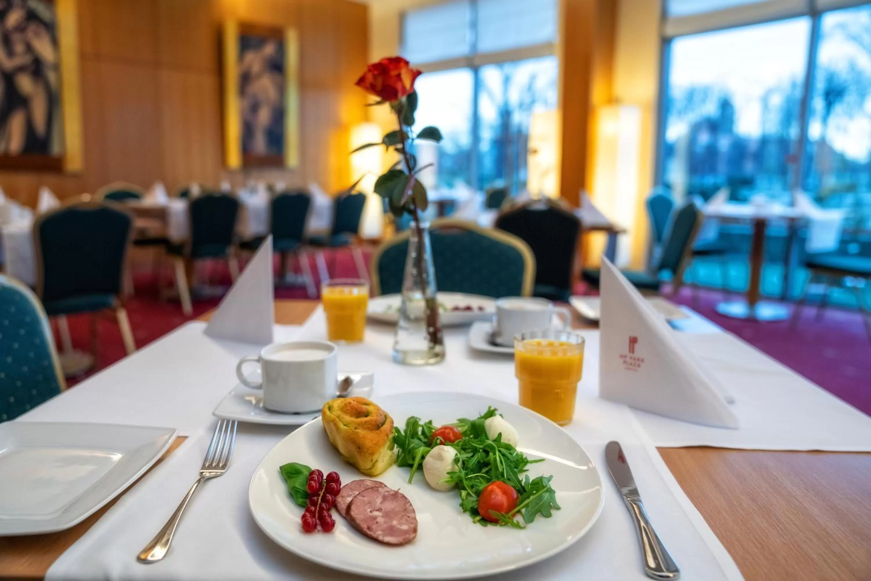 Restaurant/places to eat in HP Park Plaza